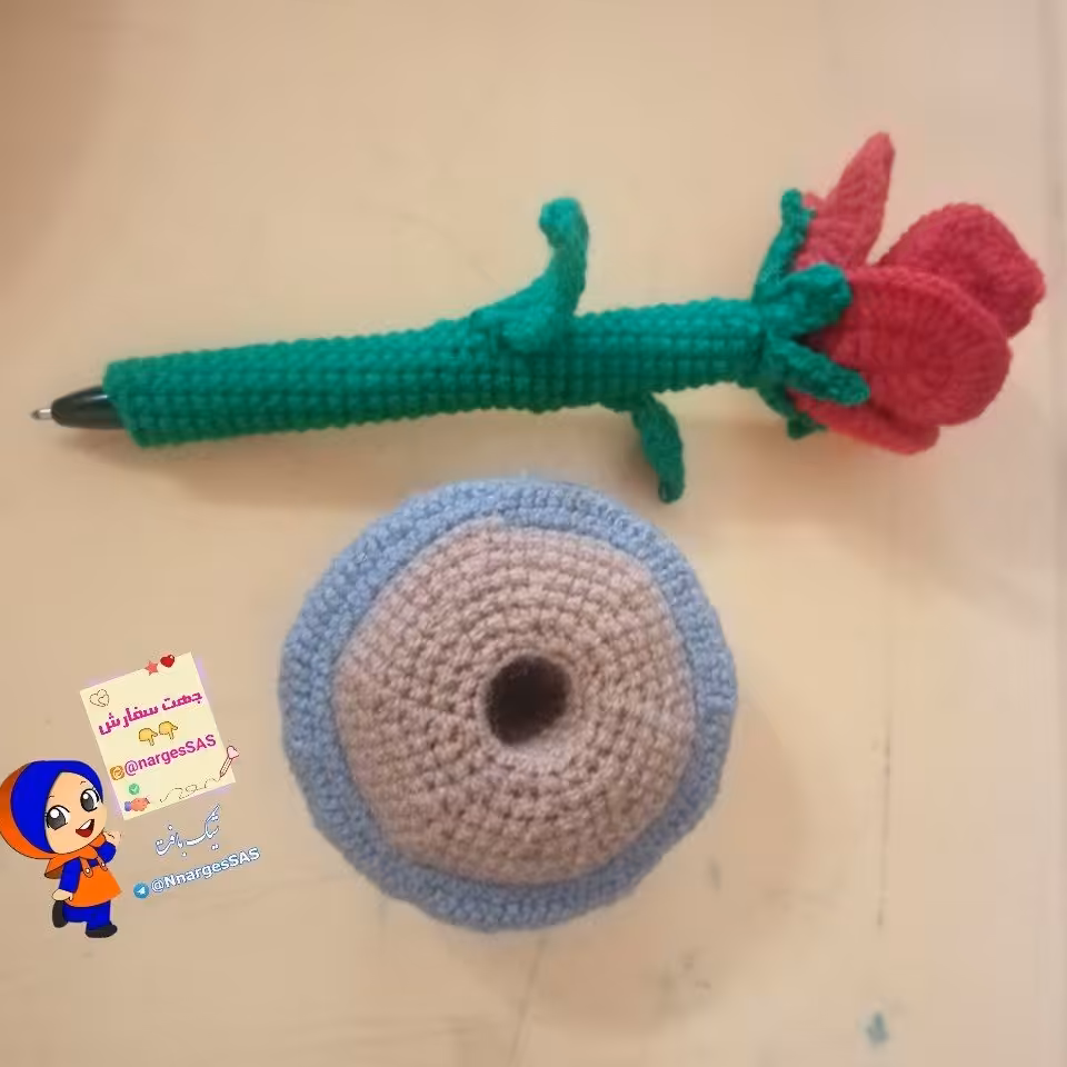 جاخودکاری گل رز. بافته شده با نخ اکریل و پرشده با الیاف درجه یک