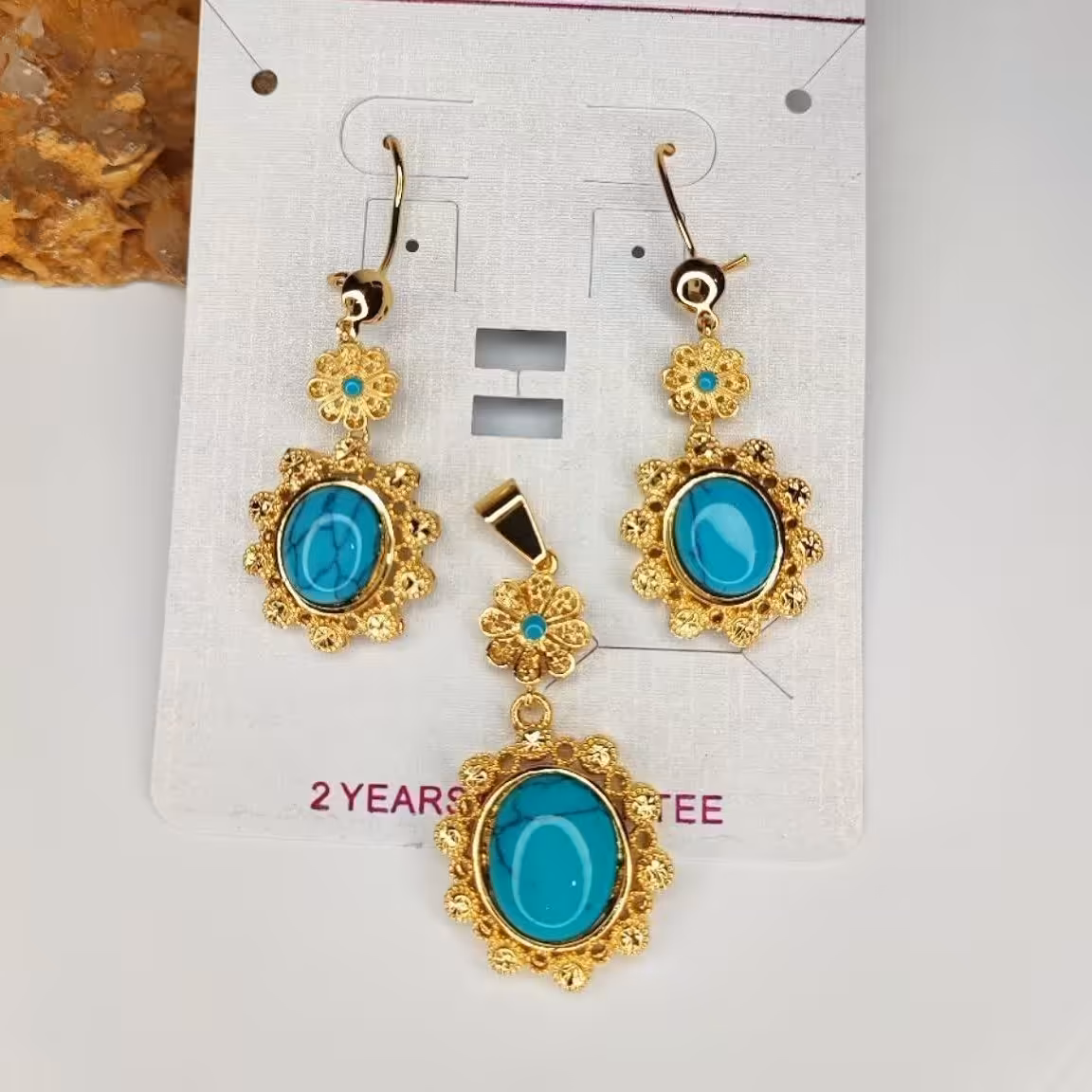 نیم ست طرح فیروزه رنگ ثابت بهمراه زنجیر استیل