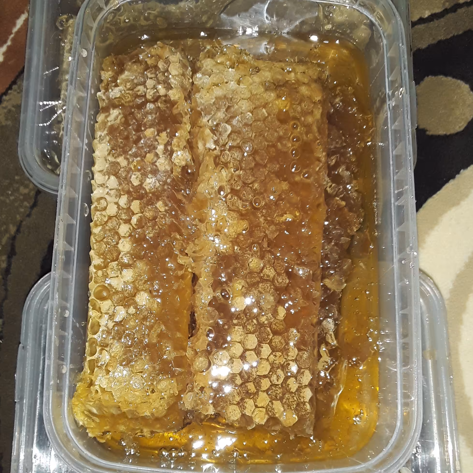 انواع عسل بکر با موم مستقیم از زنبوردار (پس کرایه)