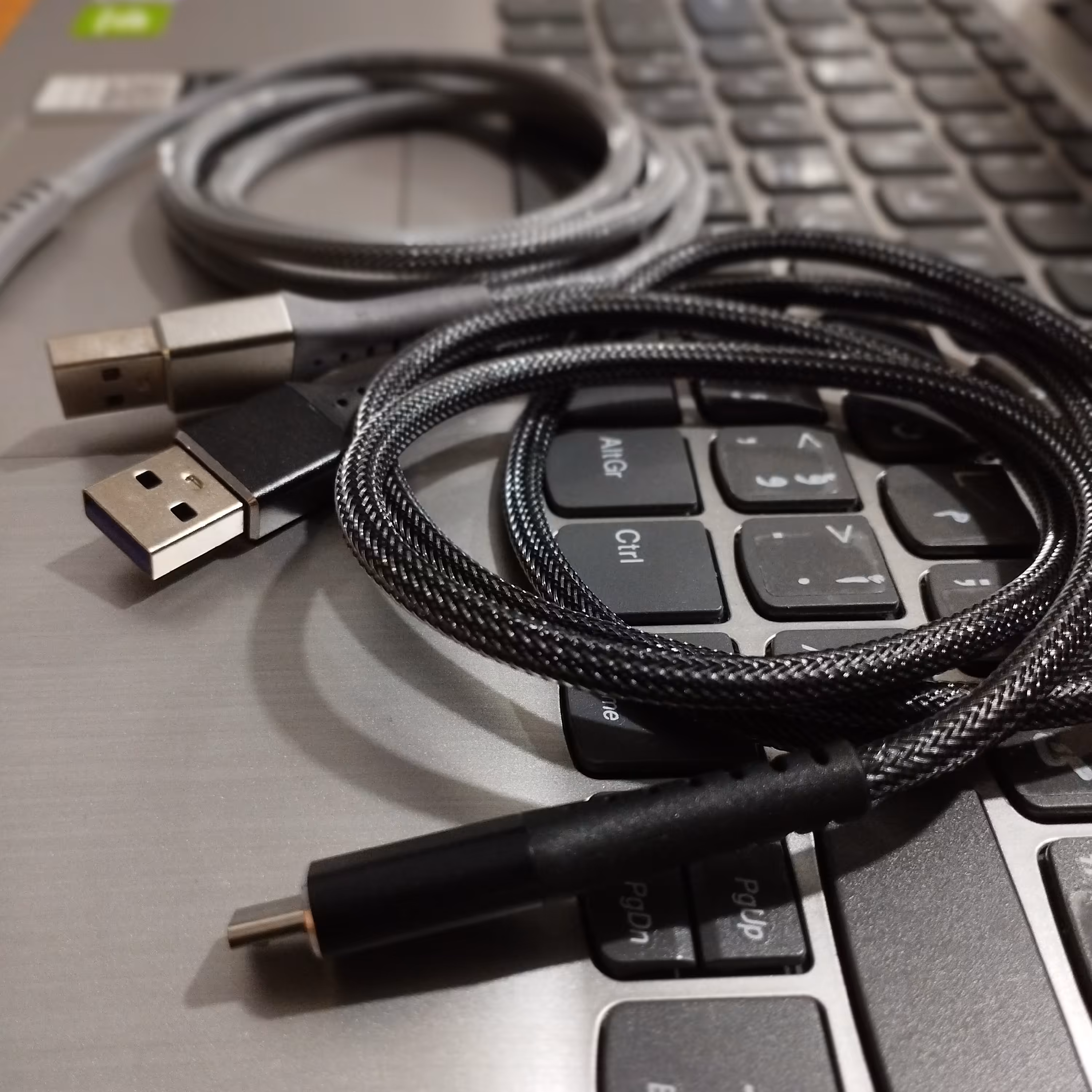 کابل شارژ برزنتی