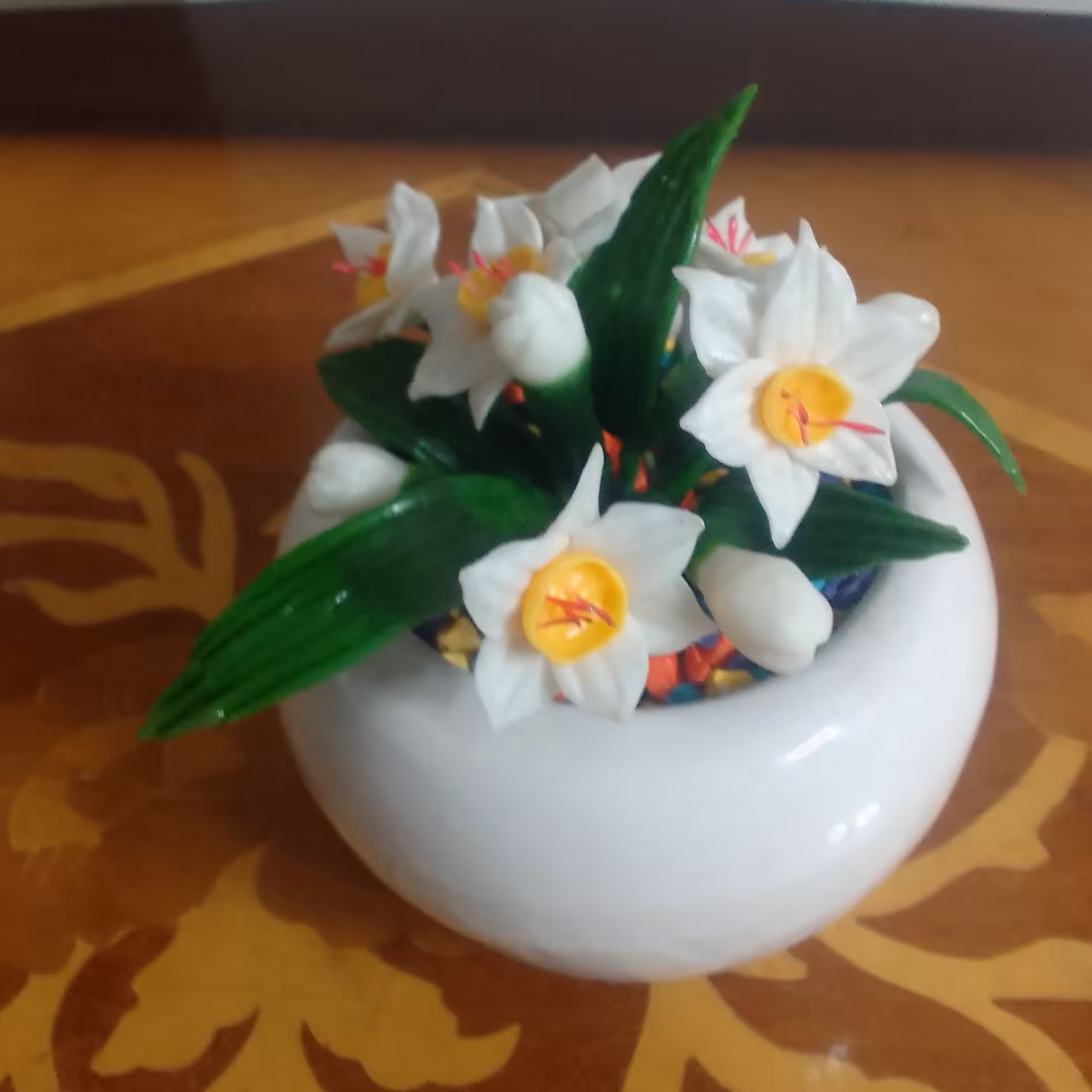 گلدان با گل چینی 