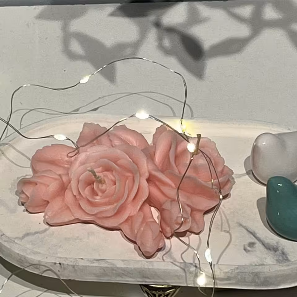 شمع گل رز و برگ