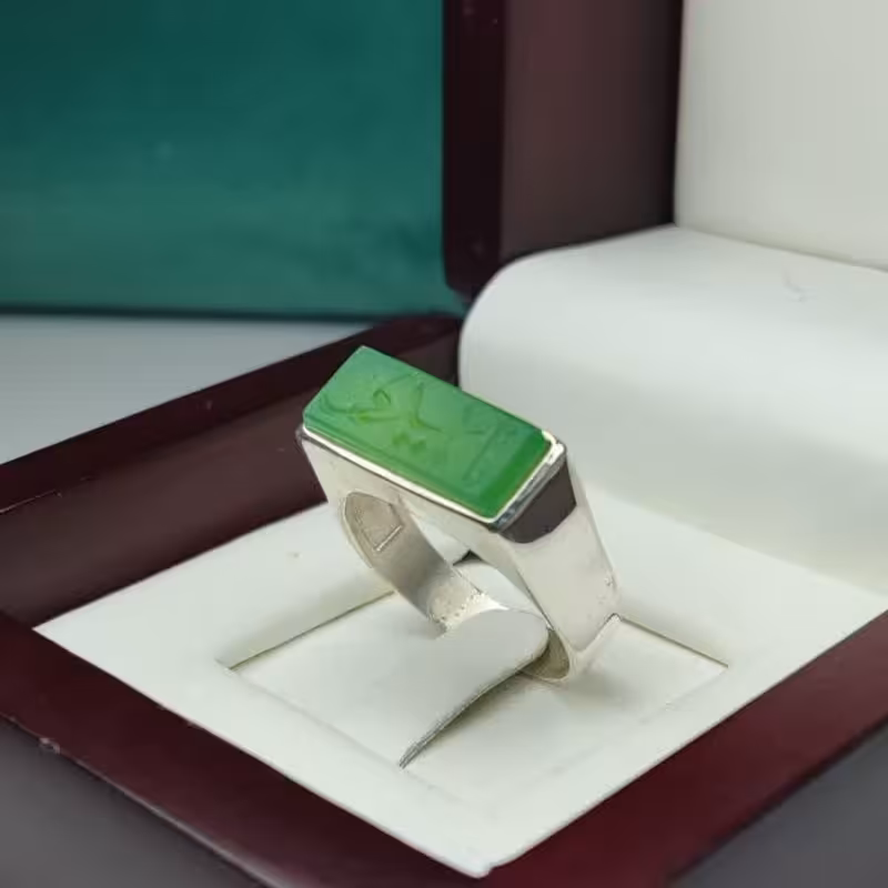 انگشتر عقیق سبز خطی رکاب ماشینی چهار گوش ساده 