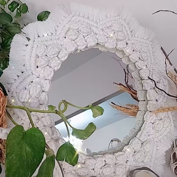 هنر دست خاتون (آیینه مکرومه)بافته شده بانخ درجه یک مکرومه یک کار زیبا و خاص برای دیزاین منزل 