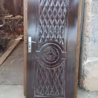 درب چوبی همراه چهارچوب وقفل ودستگیره  روکش ملامینه   م ساختمان در سایز 75ال 105  وقد تا 214سانت