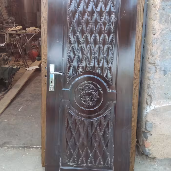 درب چوبی همراه چهارچوب وقفل ودستگیره  روکش ملامینه   م ساختمان در سایز 75ال 105  وقد تا 214سانت