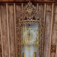 ساعت ایستاده .قد 180سانتی متر.عرض45سانتی متر  .وزن تقریبا 20کیلو . رنگ استاتیک 