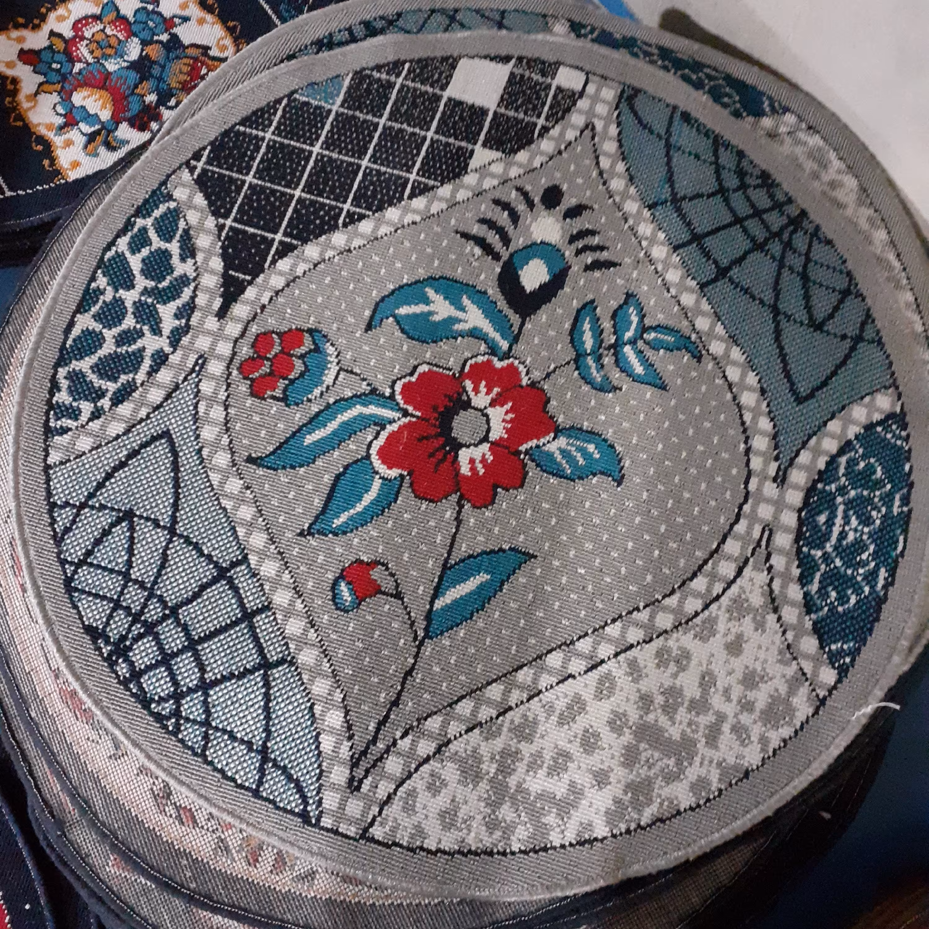 گلیم گردماشینی کاشان طرح نسترن(1،5در1،5)(هزینه ارسال باخریداروپس کرایه میباشد)