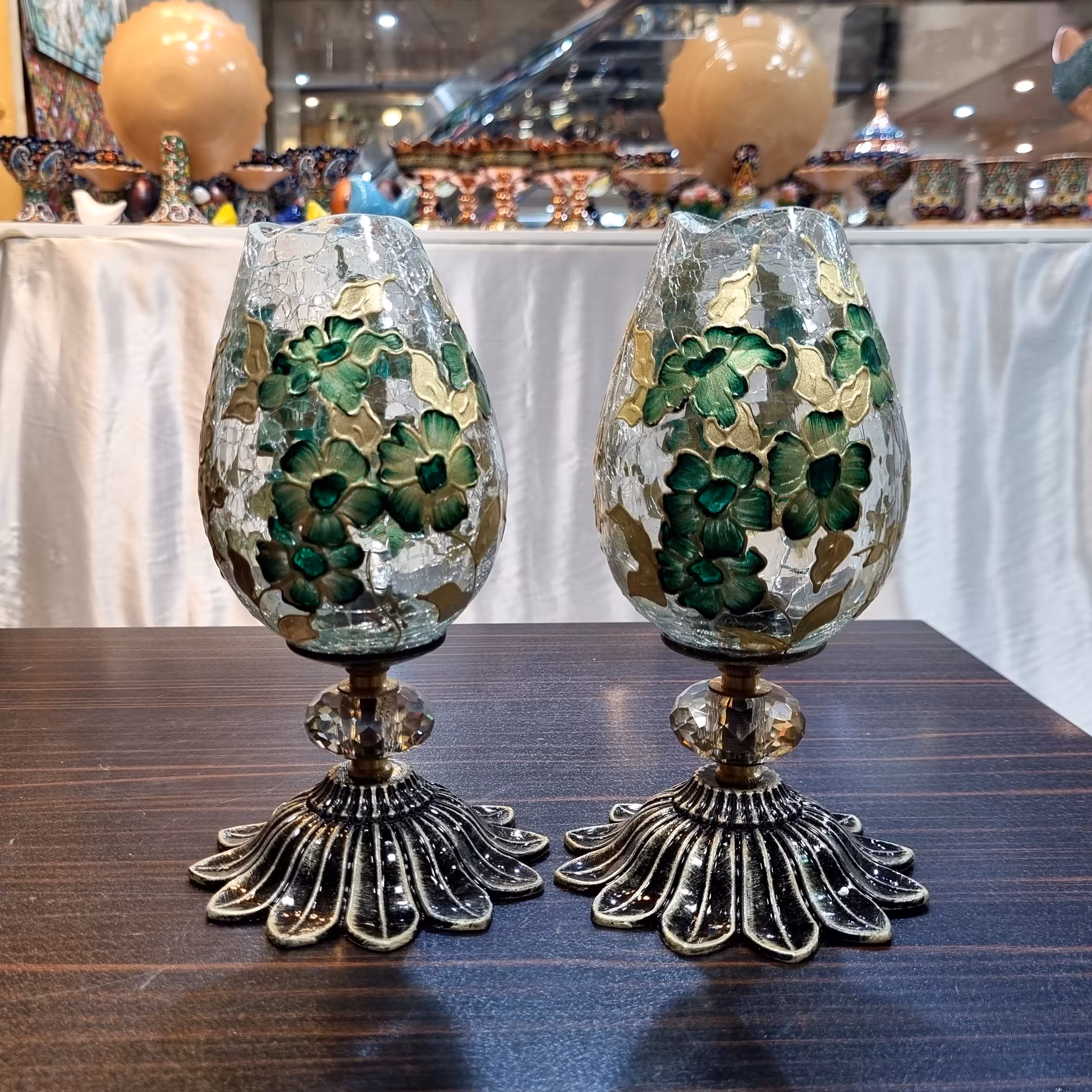 جاشمعی آلاله  نقاشی دست طرح غنچه سبز