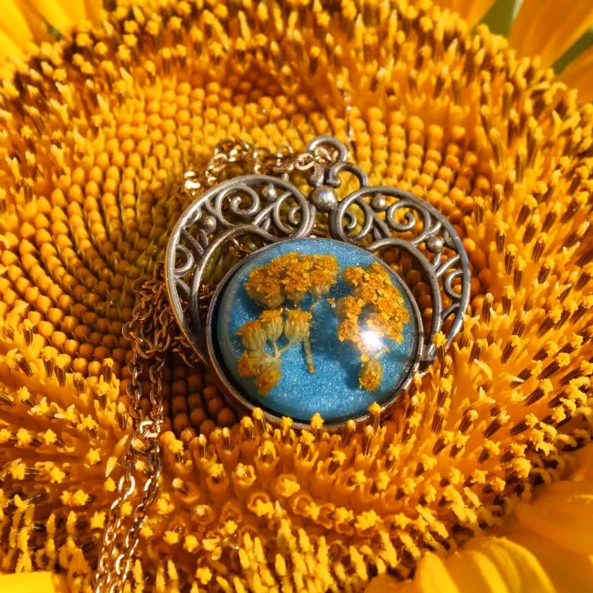 رومانتویی_خاص_شیک_رزینی جاودان شده با گل طبیعی تقدیم نگاه زیباتون نشکن و ضدآب 