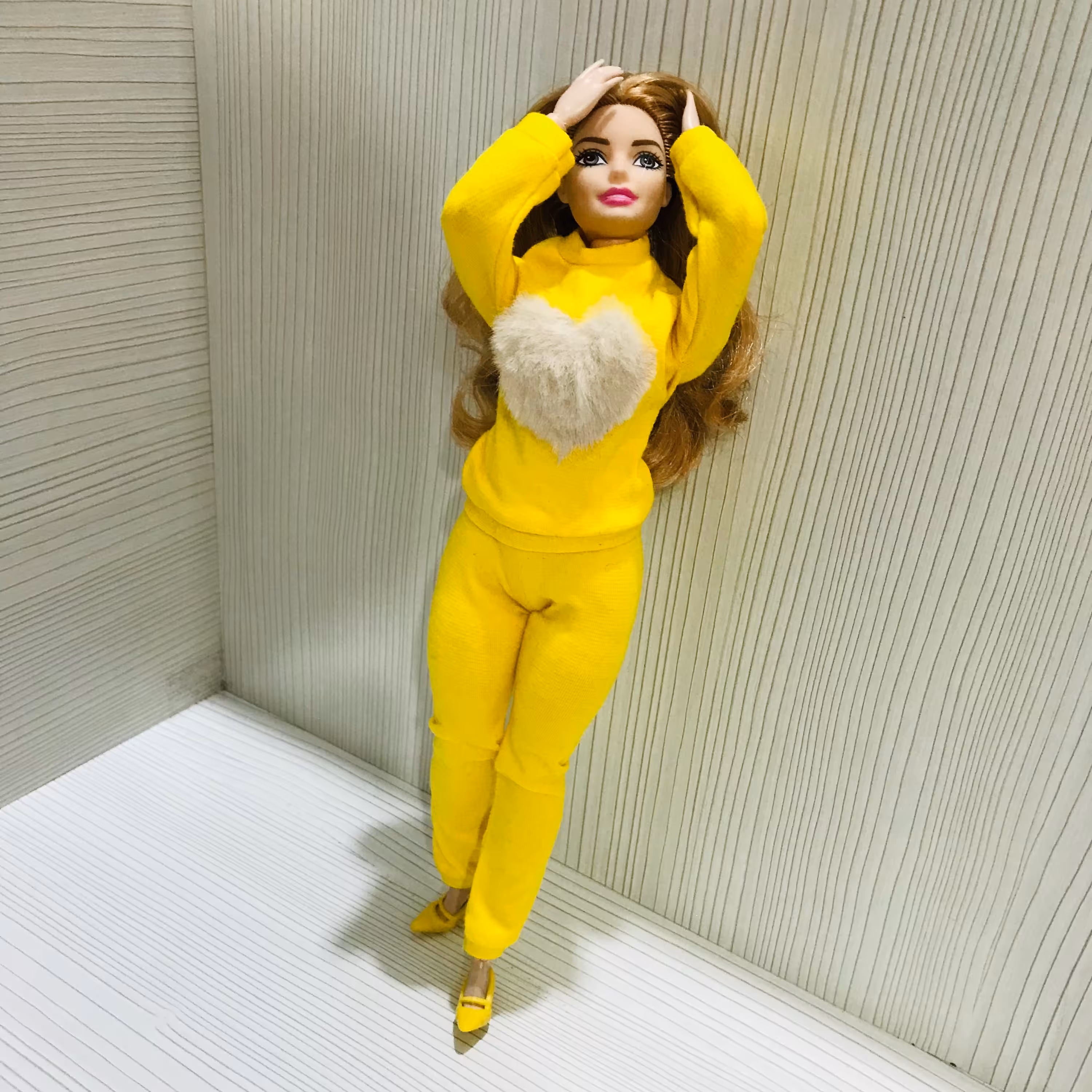 لباس عروسک باربی ویژه ست بلوز  و  شلوار  راحتی  باربی در دو رنگ زرد و صورتی مناسب برای باربی لاغر و تپل 