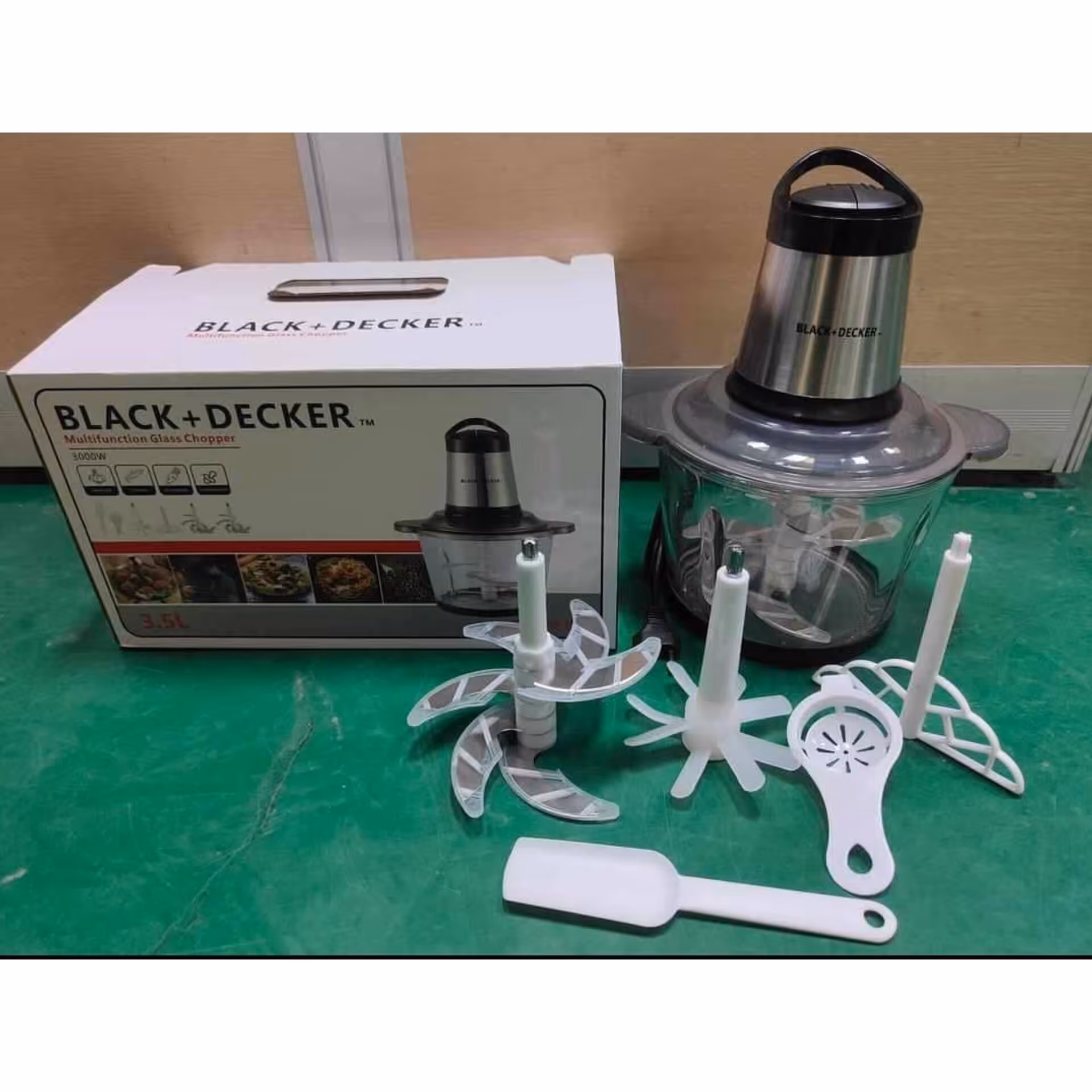 خردکن غذاساز بلک اندیکر 3.5 لیتری دارای دو عدد 6 تیغ پرسی