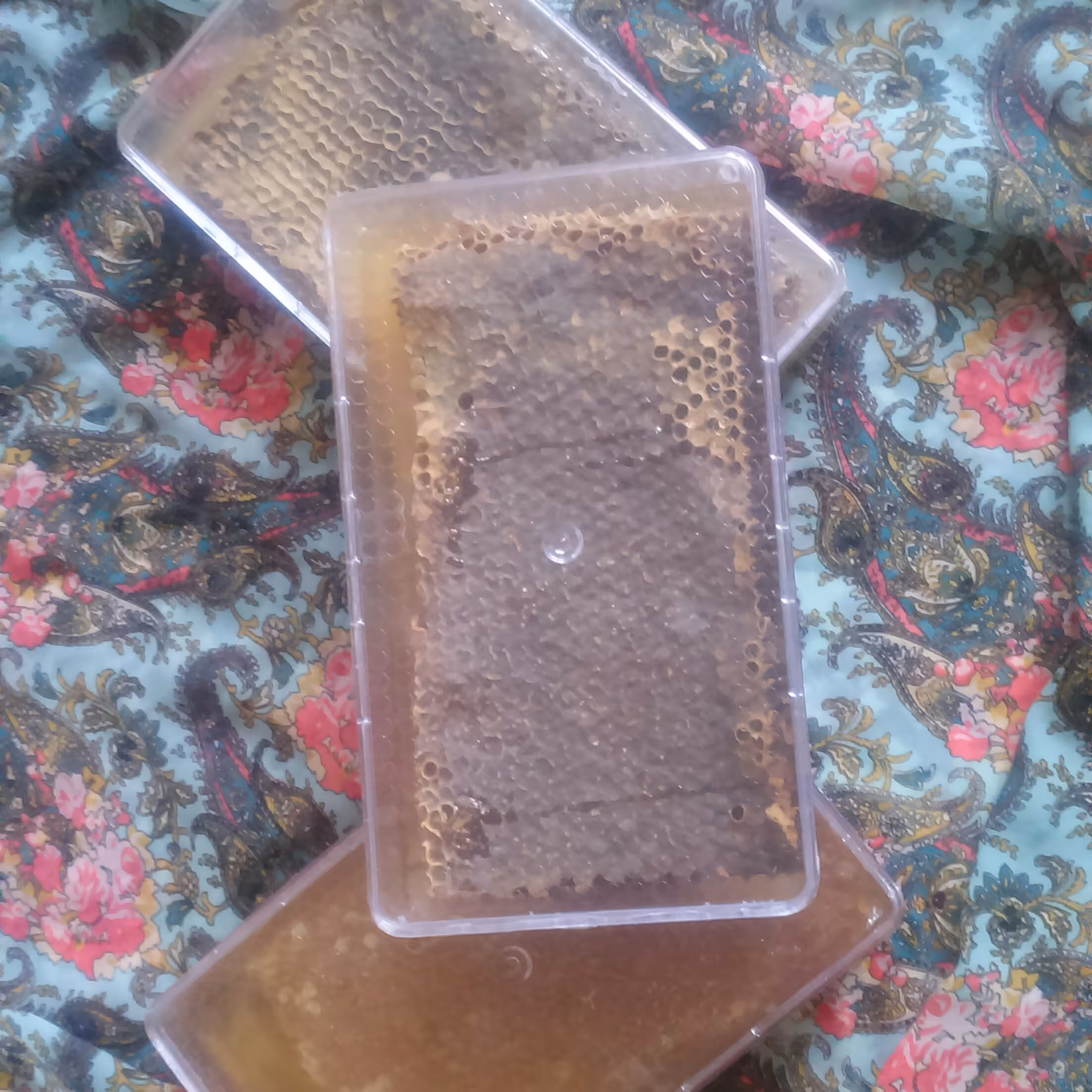 عسل موم دار کریستالی یک کیلویی(مستقیم از زنبور دار)