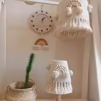 ساعت مکرومه و لوستر مکروکه و آباژور پایه چوبی مکرومه موجود در رنگبندی و تنوع طرح اکسسوری مکرومه هیوادگالری