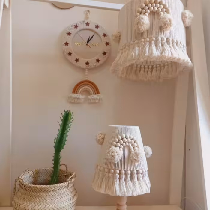 ساعت مکرومه و لوستر مکروکه و آباژور پایه چوبی مکرومه موجود در رنگبندی و تنوع طرح اکسسوری مکرومه هیوادگالری