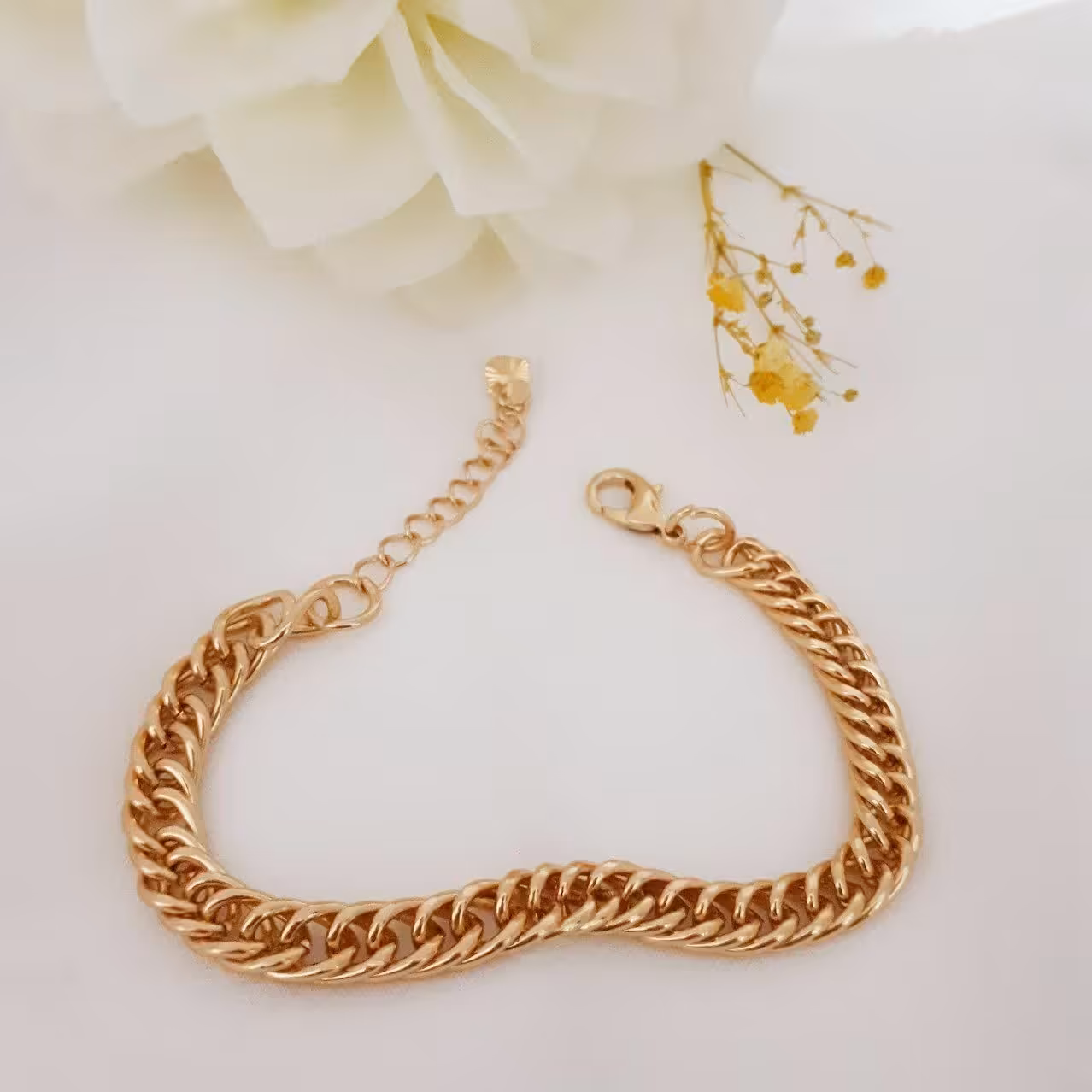 دستبندکد8437 طرح طلا.آبکاری طلا.رنگ ثابت.ضدحساسیت