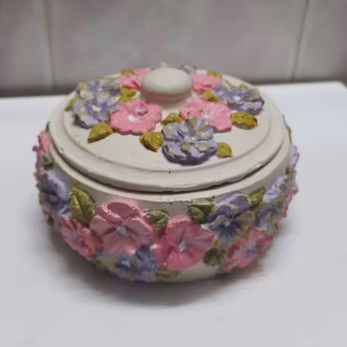 ظرف سرامیکی ساخته شده با پودر سنگ به قطر 10 سانت (دستساز)