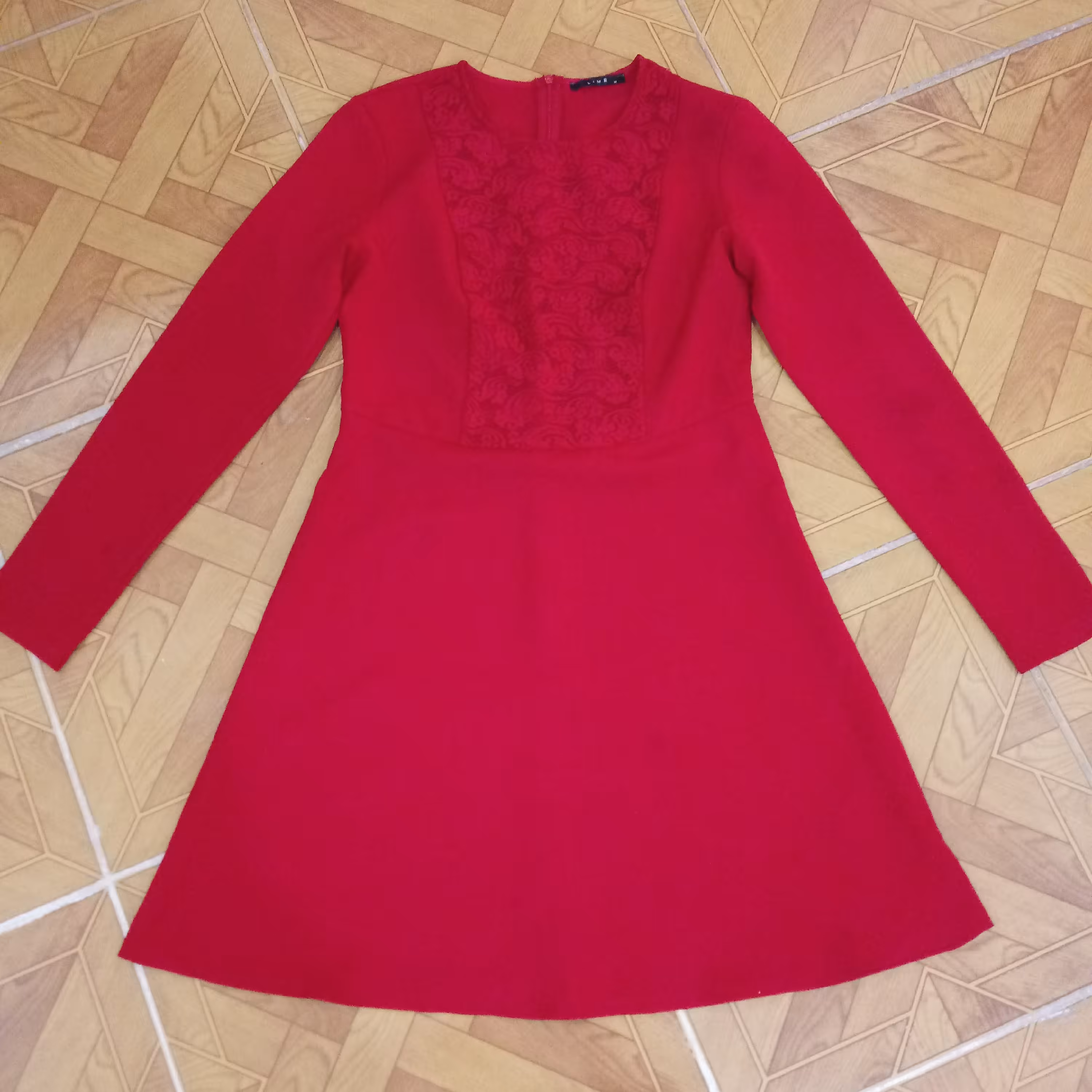 لباس زنانه شیک وبلندتک رنگ قرمز دلبر فقط سایزمدیوم 