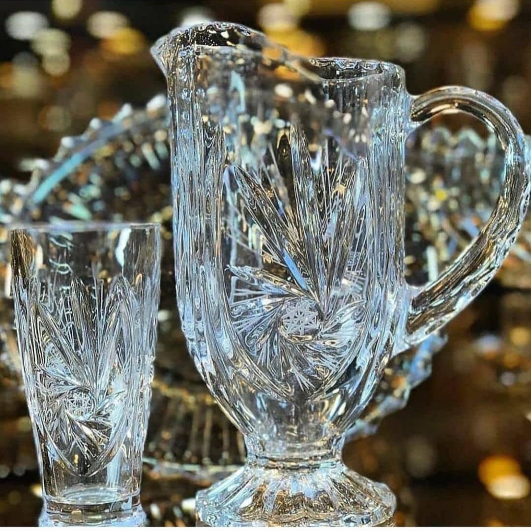 پارچ لیوان خورشیدی و تولیپ