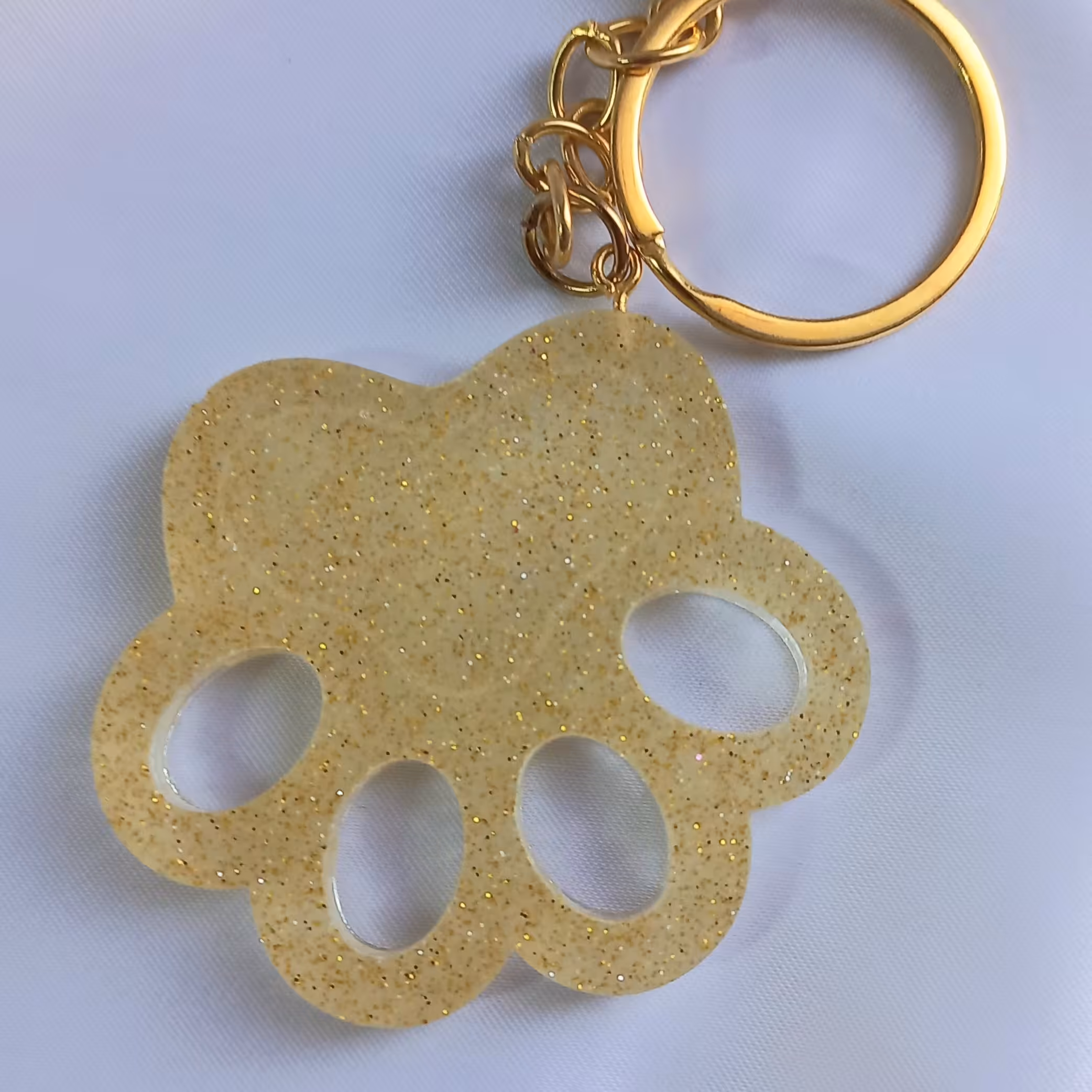 جاکلیدی رزینی مدل پنجه گربه شبتاب با نور فیروزه ای 