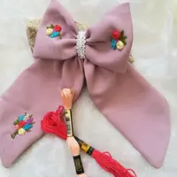 کش مو زیبا کالباسی رنگ ،گلدوزی شده با دست ،در چند رنگ،قابل ست کردن با گیره مو یا هر اکسسوری دیگه ای