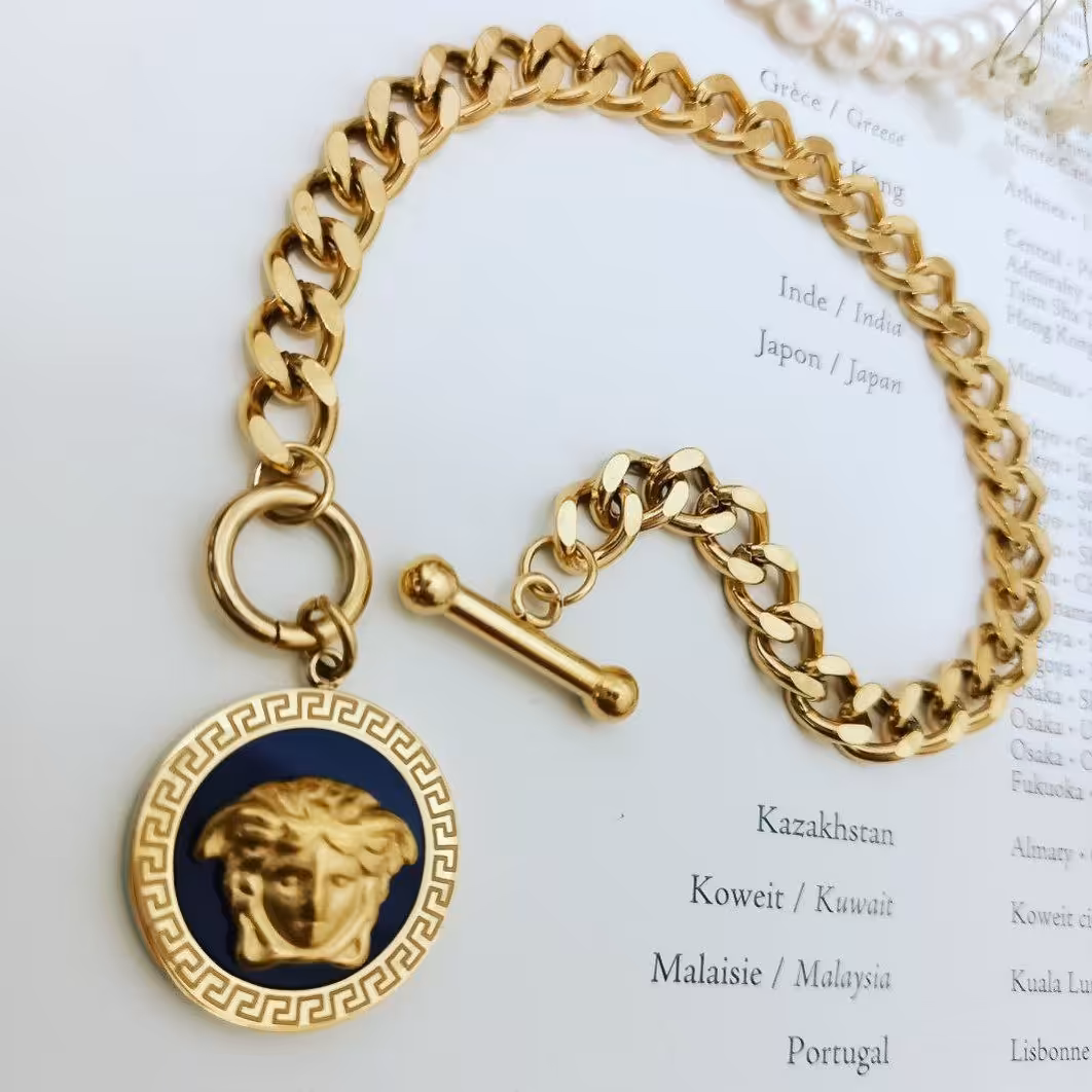 دستبند ورساچه کارتیر قفل تی (مهره مشکی)