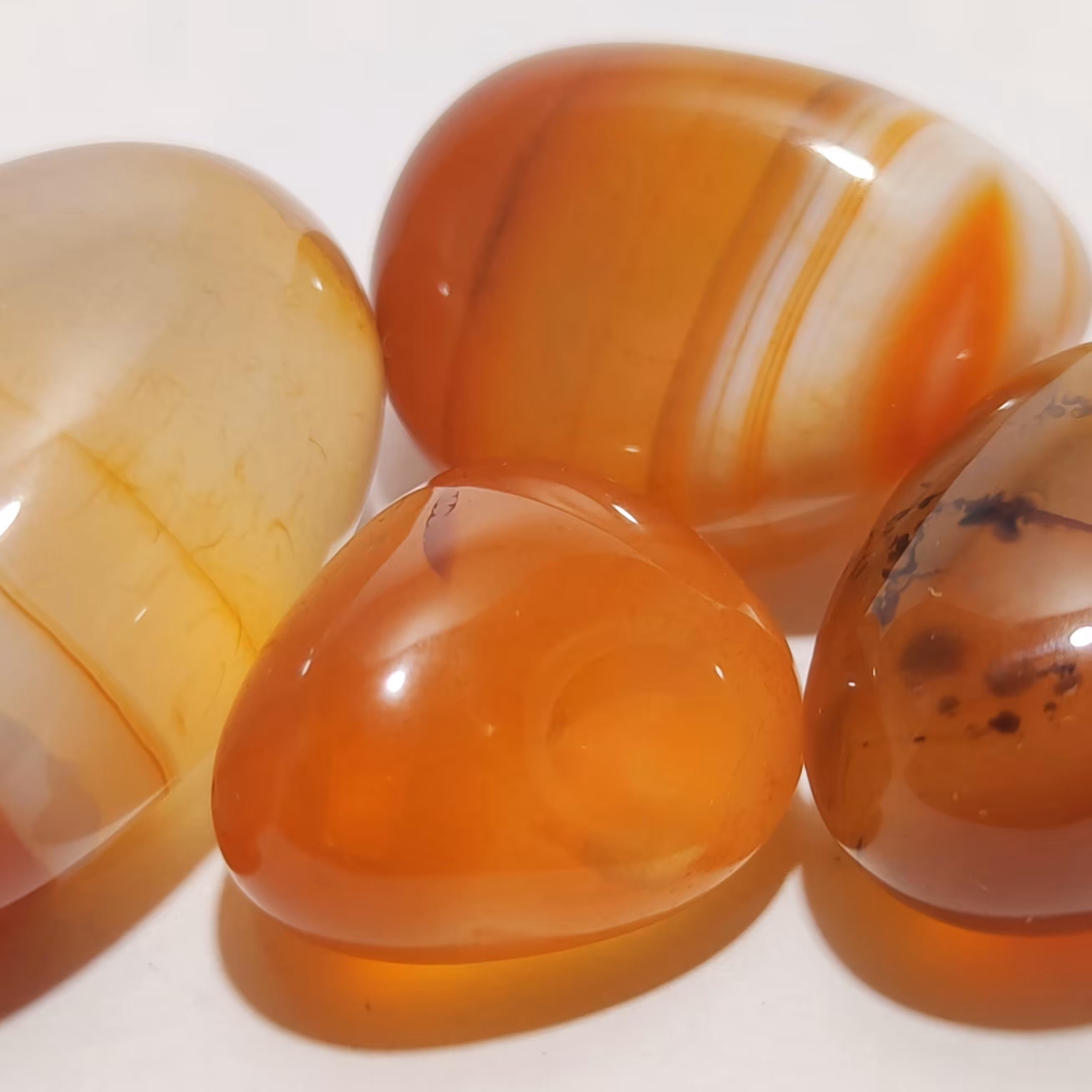 چهار قطعه سنگ عقیق معدنی صیغلی شده (تامبلر)