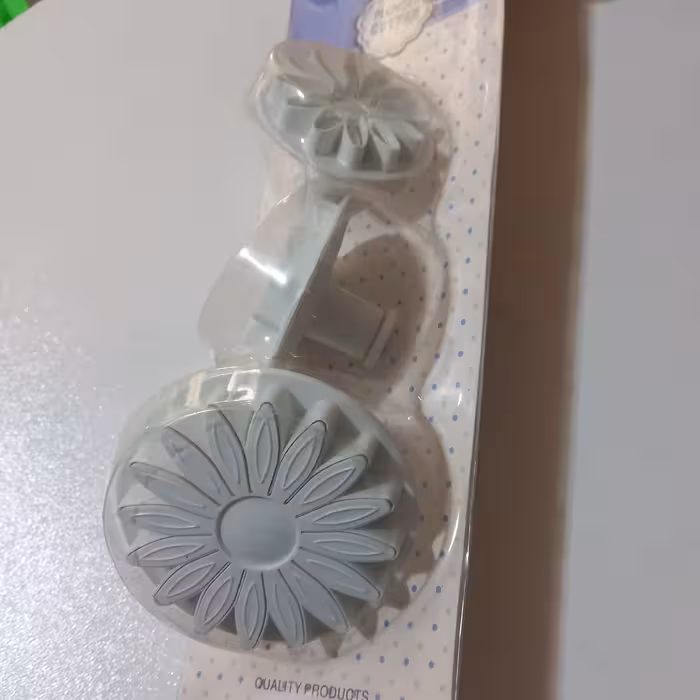 کاتر گل مینا سه تایی بزرگ  قطر گل ها حدودا  5، و6 و 7سانت 