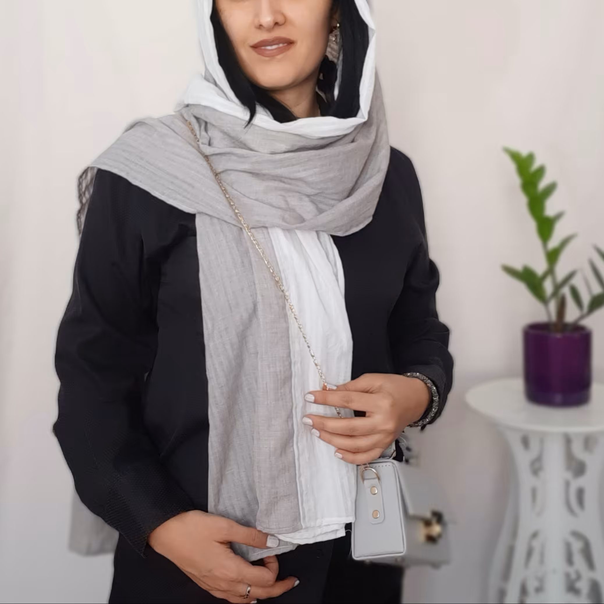 شال طوسی و سفید با دوخت دستی