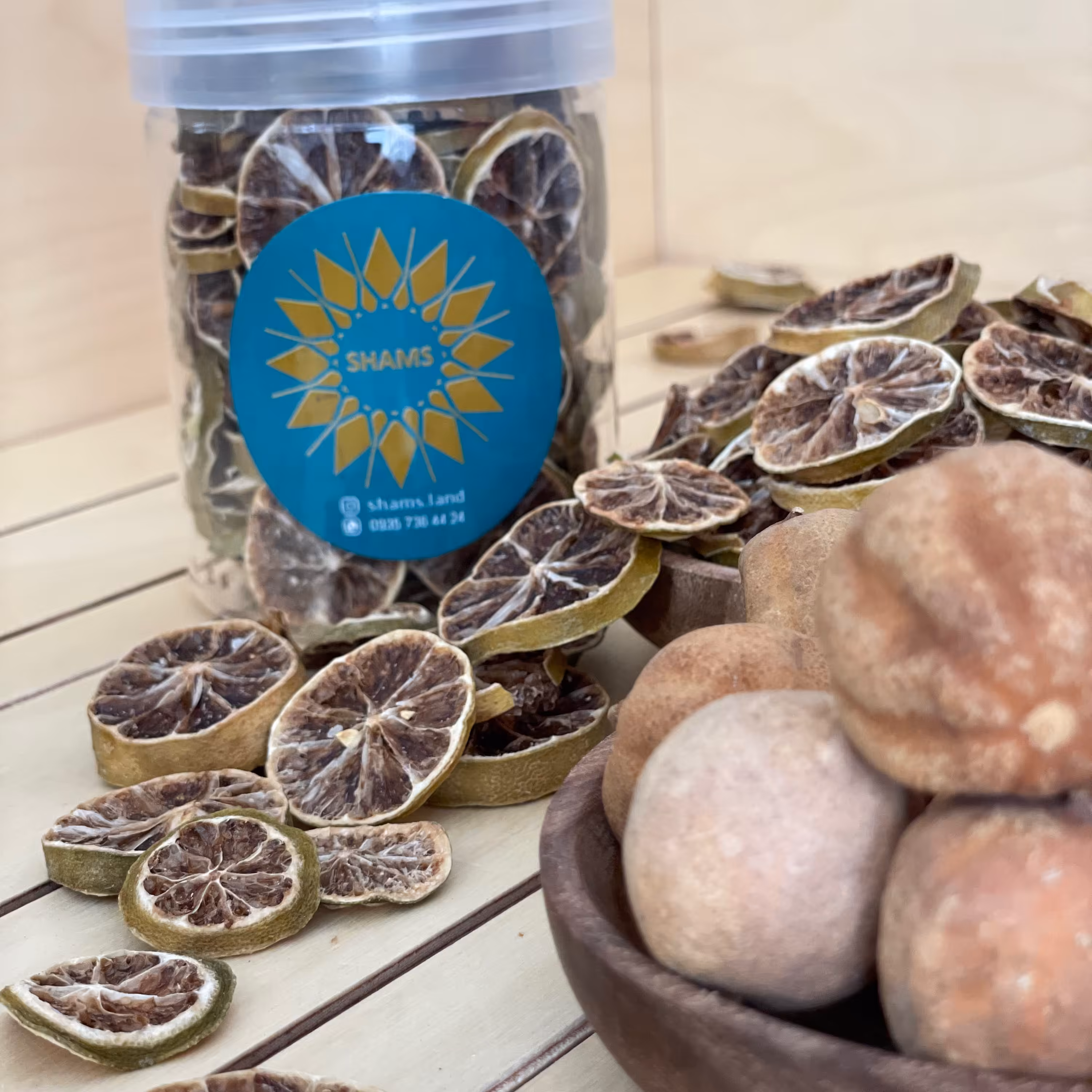 اسلایس لیمو درجه یک 50 گرم بسته بنده شده در پت پلاستیکی لوکس