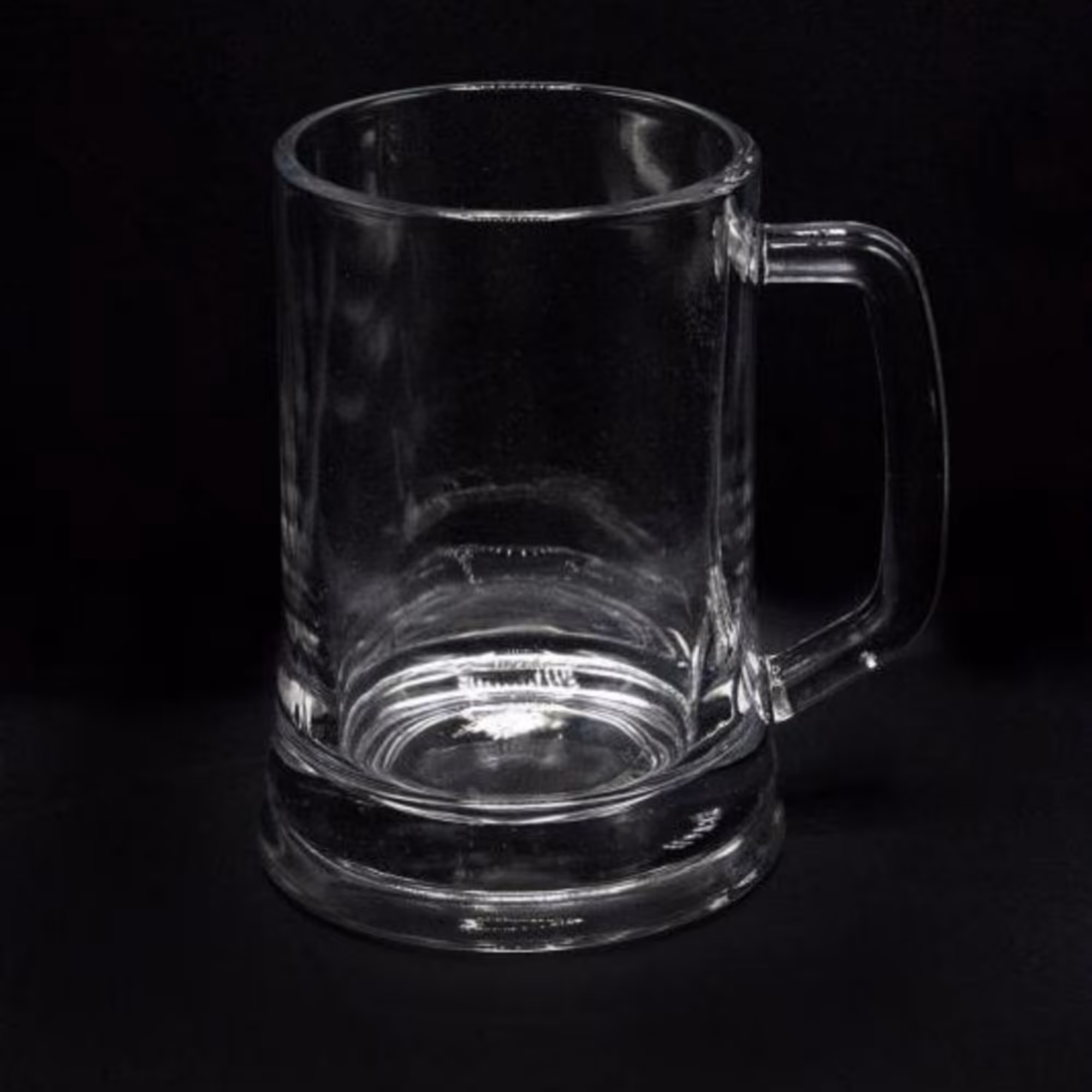 لیوان ماگ بسته دو عددی در خانه مدرن 