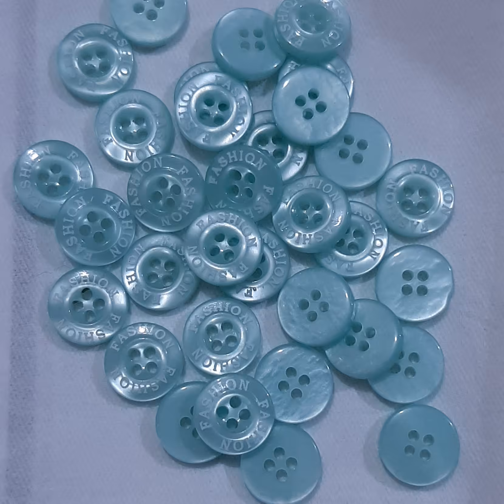 دکمه پیراهن  مردانه . درجه یک 