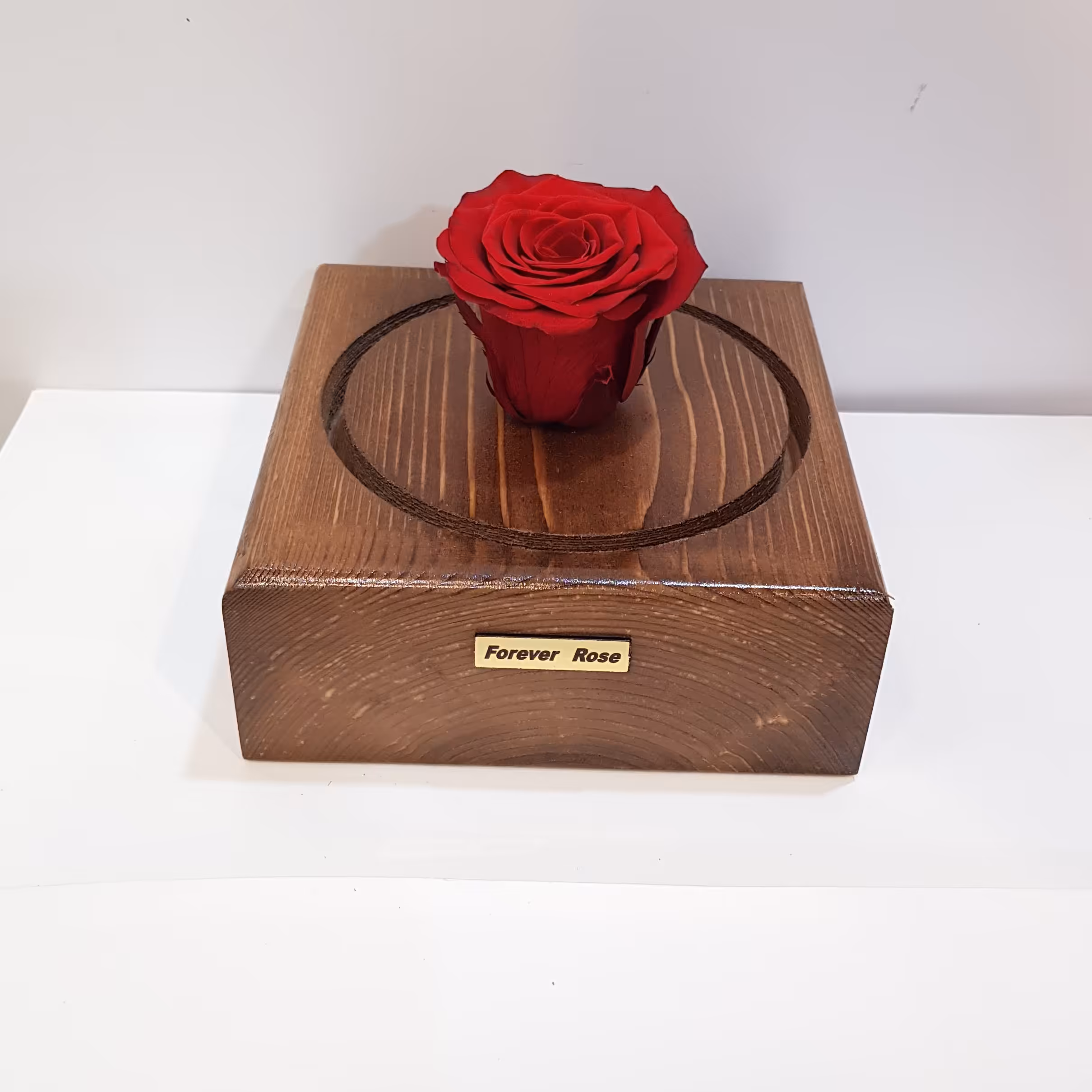 گل رز جاودان ،باکس پایه چوبی ،شیک