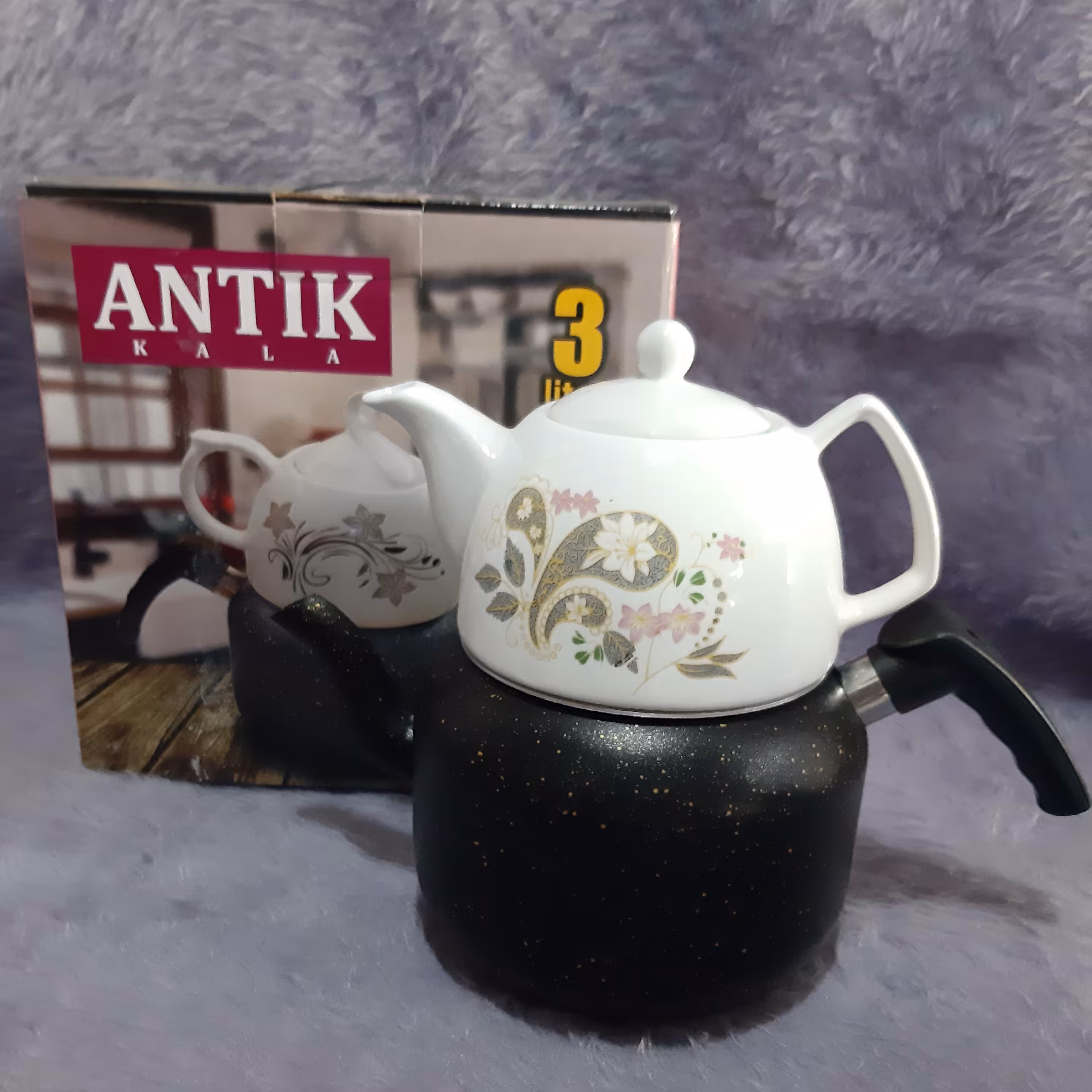 کتری گرانیتی ،رویه خالدار ،رنگ مشکی جنس قوری چینی 