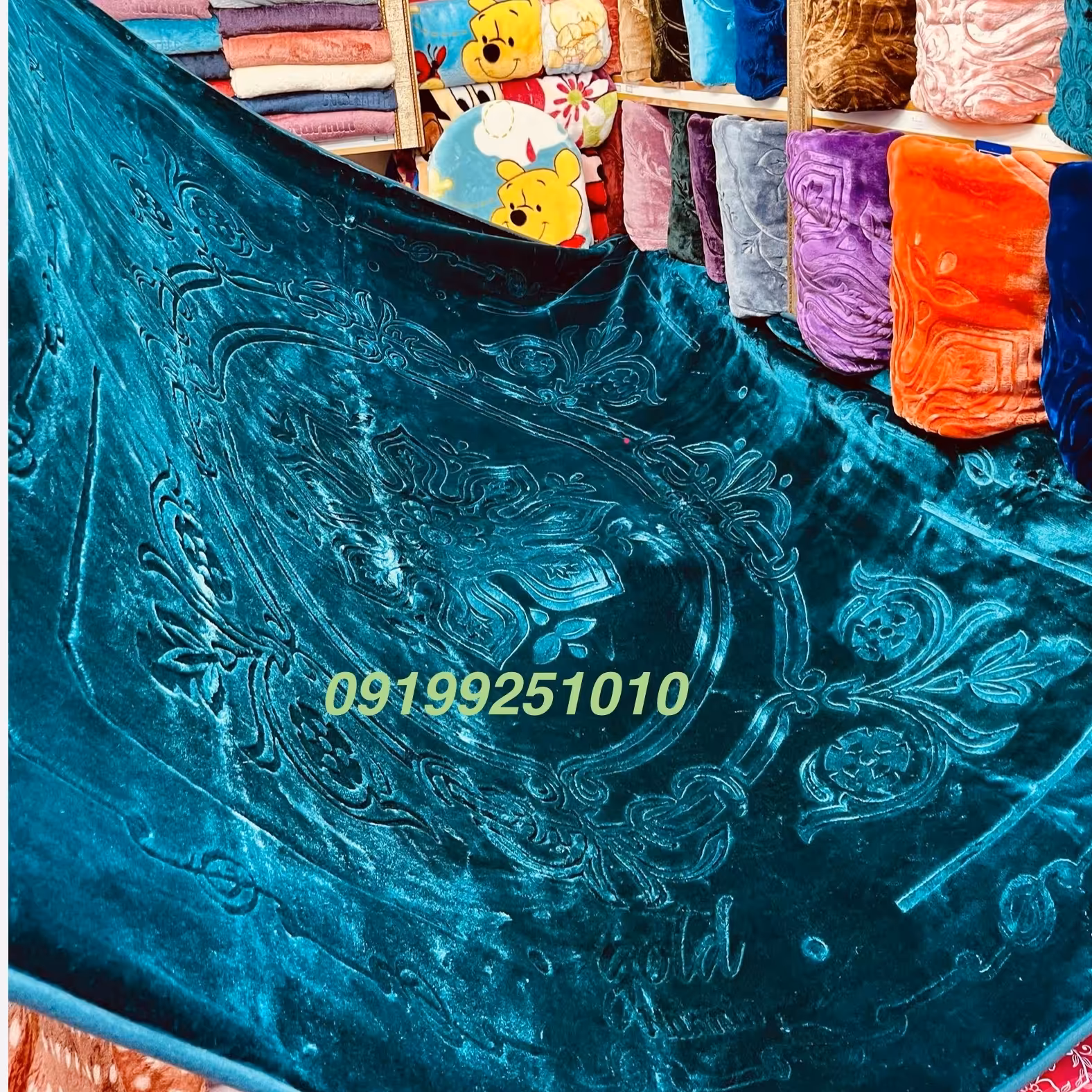 پتو نرمینه دونفره مدل نرمین طلایی گل برجسته داخل جعبه تراکم بالا سنگین 