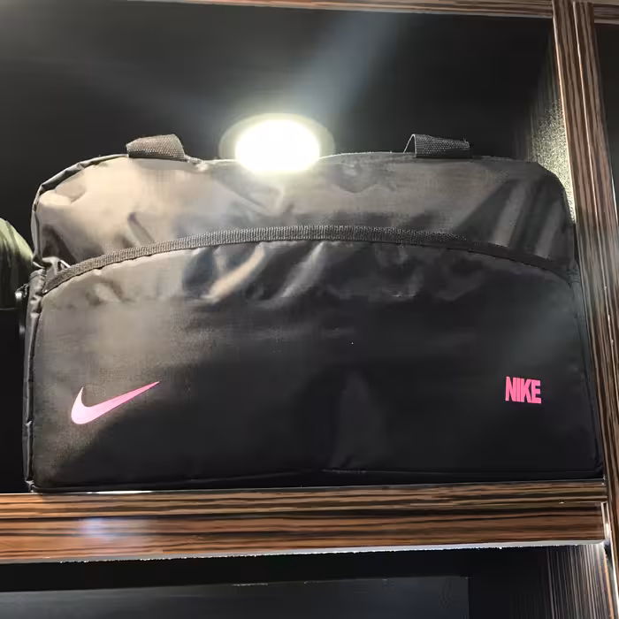 ساک باشگاه  _جنس برزنت_ رنگ ثابت_بند بلند_مناسب خانم و آقا