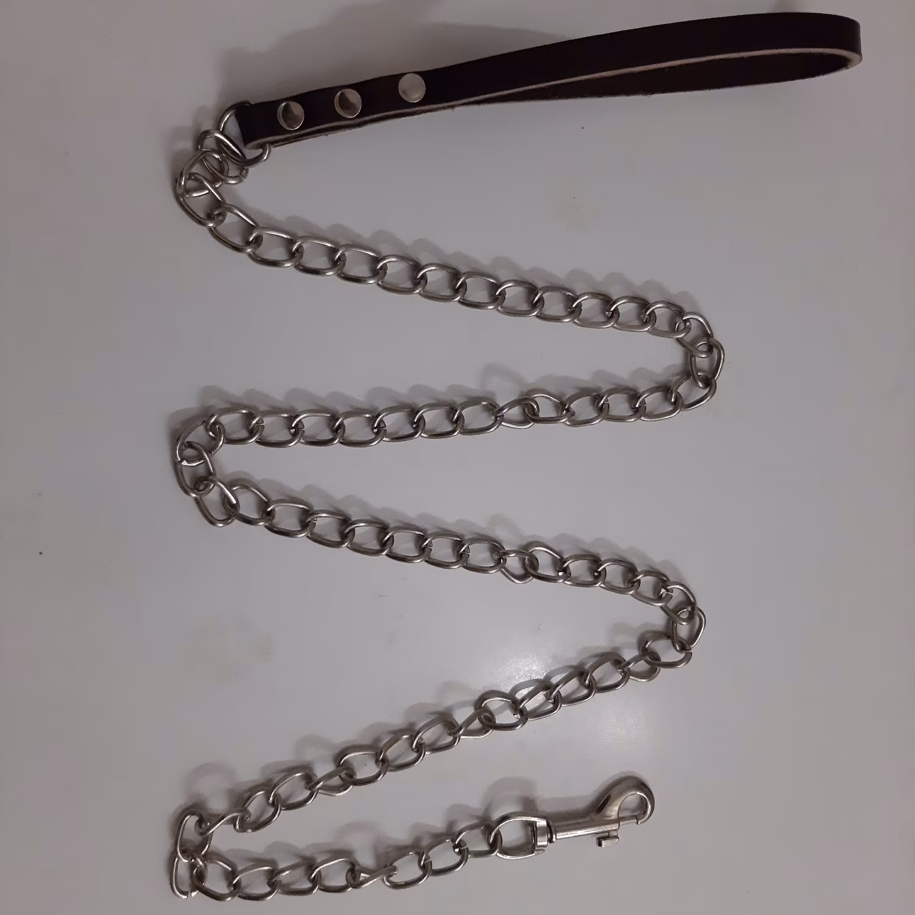 زنجیر با دسته چرمی