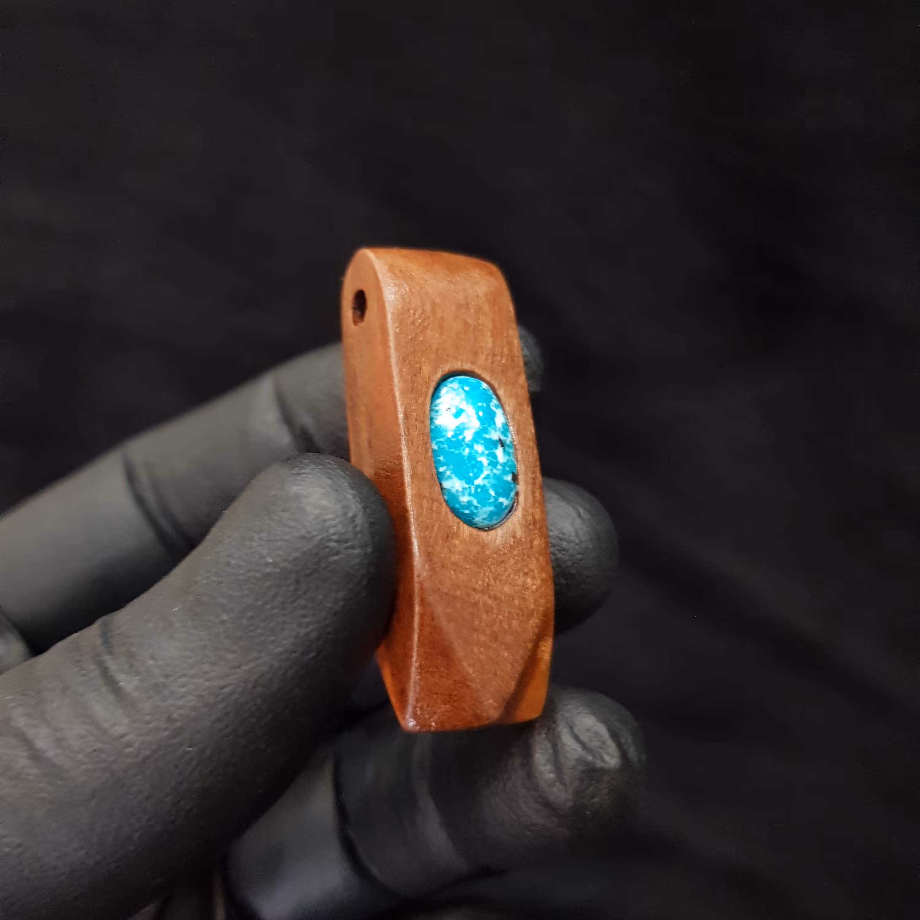 گردنبند تمام دست ساز چوب عناب و سنگ فیروزه 