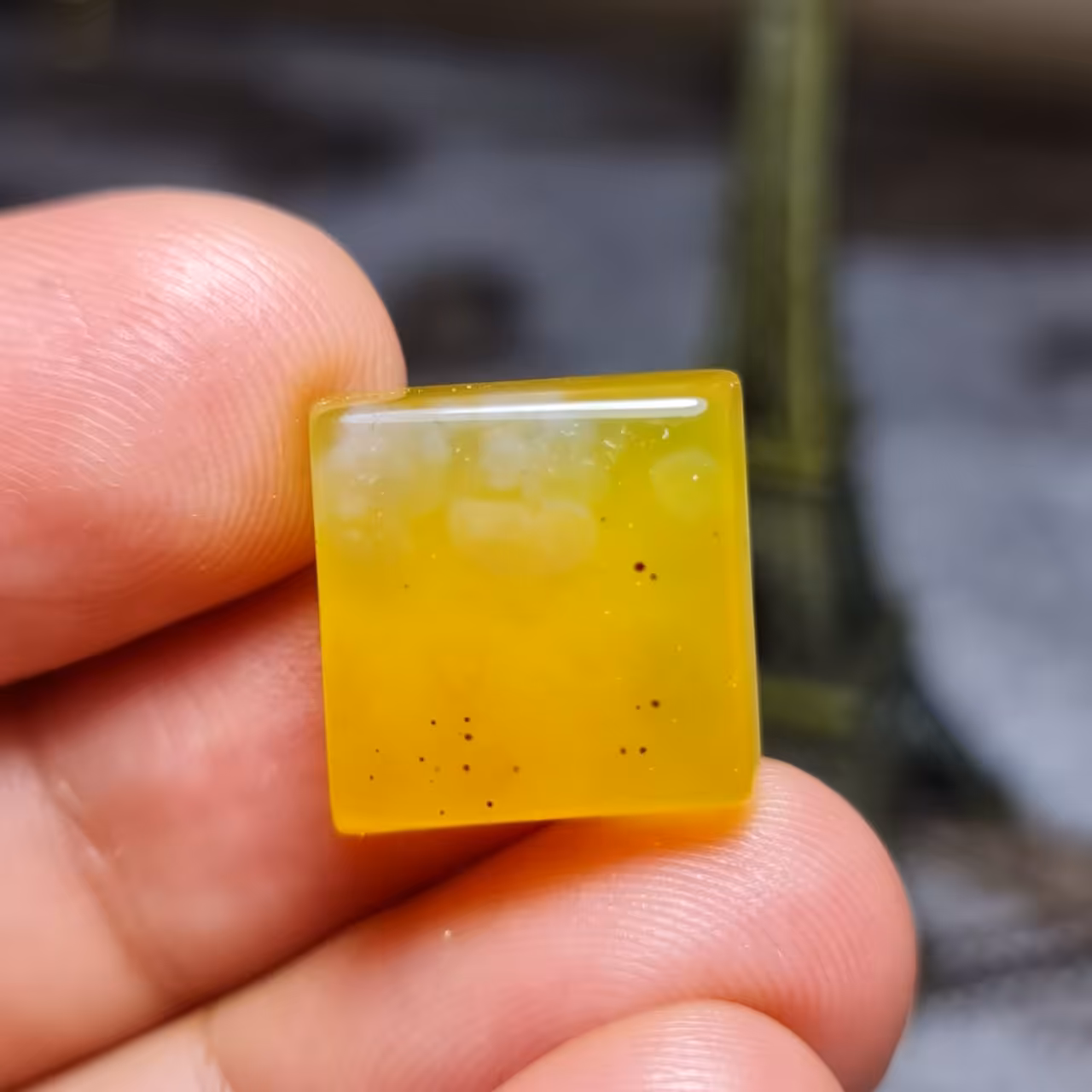 نگین فوق العاده زیبای سنگ عقیق خوش رنگ خراسانی اصل معدنی
کد 24669
