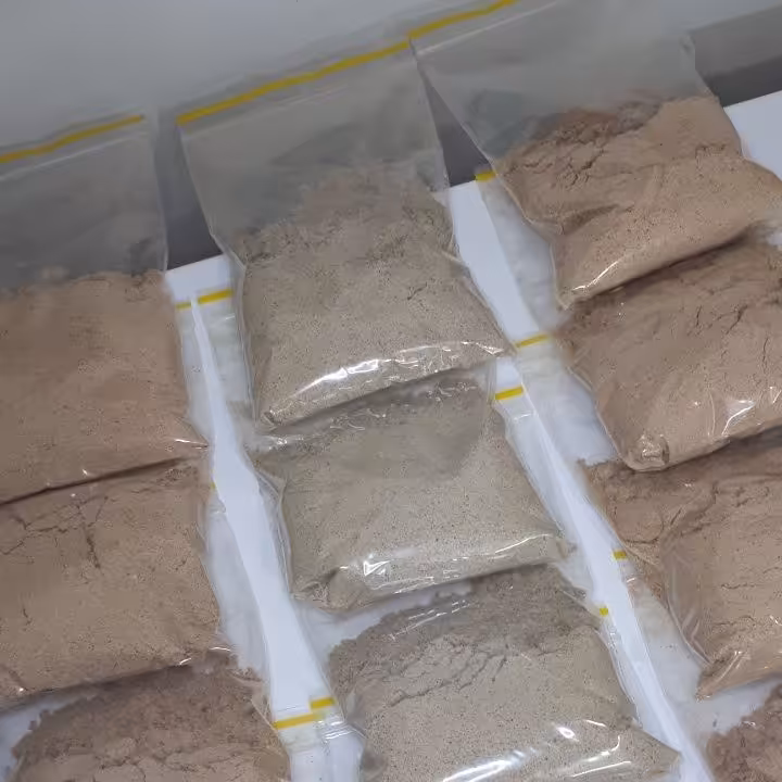 ادویه مرغ،مناسب برای مرینت کردن جوجه و هر غذایی که داخلش مرغ داره،واقعا طعم غذا رو فوق العاده میکنه در بسته های 100 گرمی