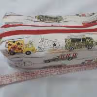 ست لوازم التحریر مدرسه شامل جامدادی کیسه ریاضی جالقمه و جادستمالی ست کامل مدرسه دانش آموزی پسرانه