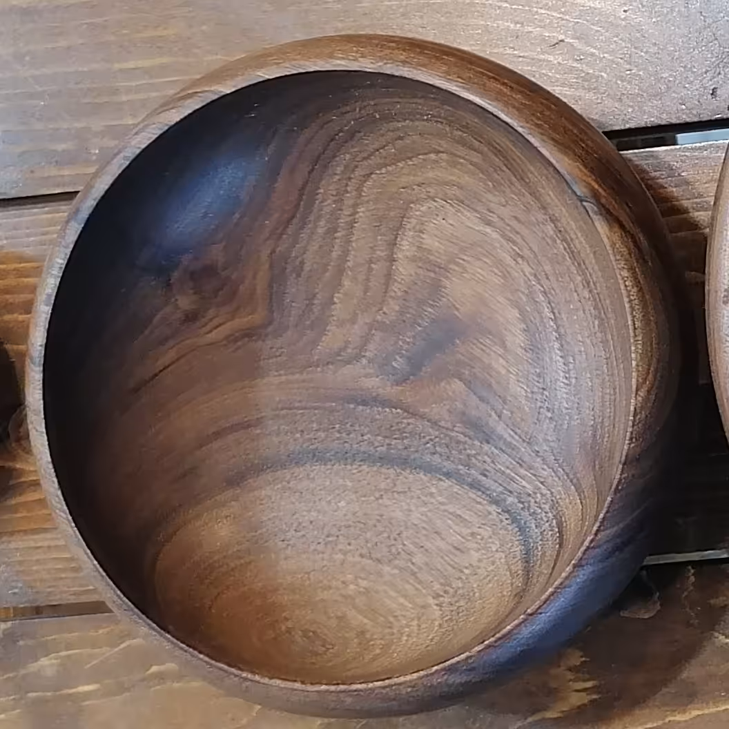 پیاله چوبی سایز 10 سانت ساخته شده از چوب زیبای گردو 