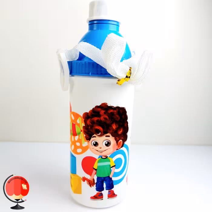 قمقمه اریا پلاستیکی 400 سی سی طرح پسر ابی کد 2523