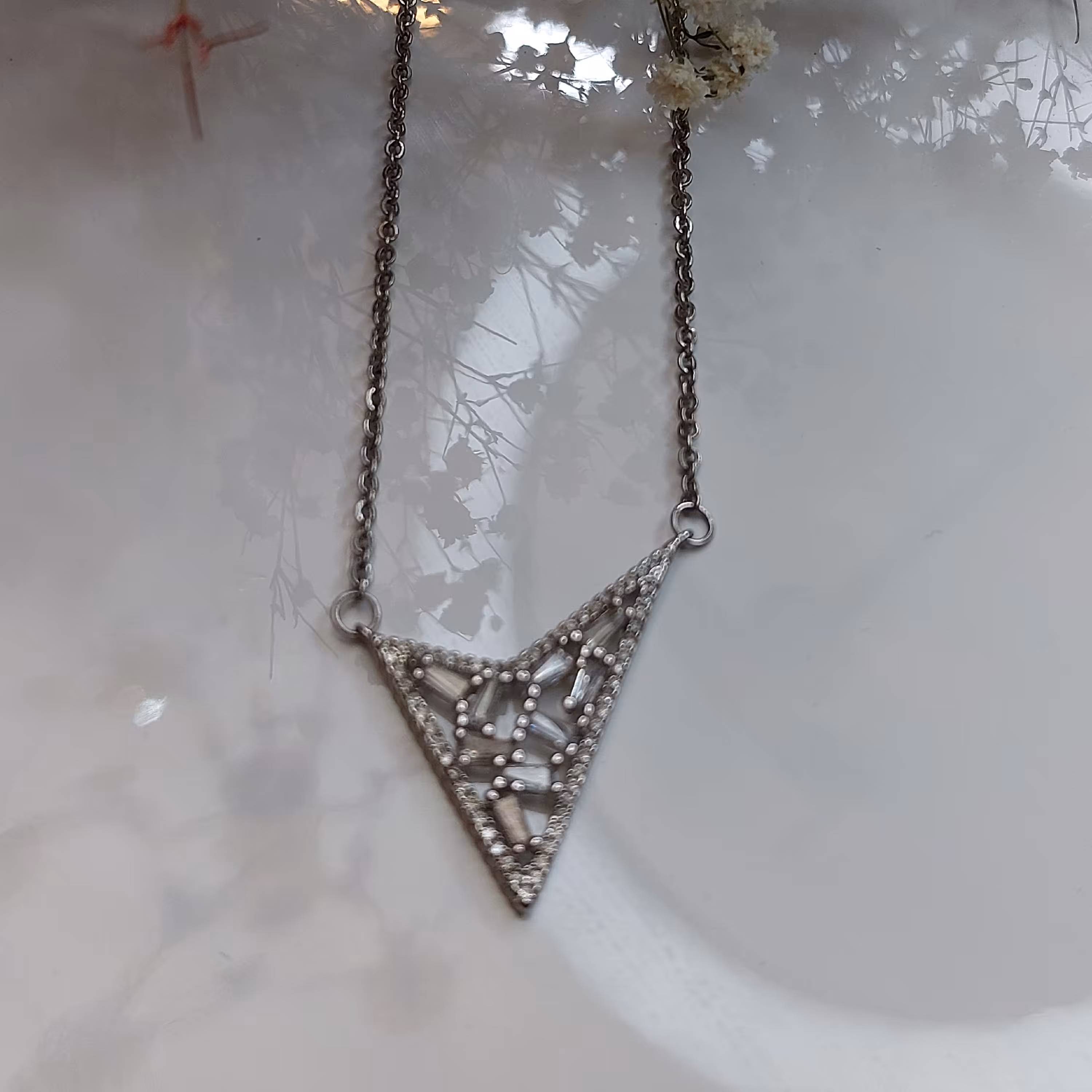 گردنبند زنانه مثلثی نگیندار  نقره ای