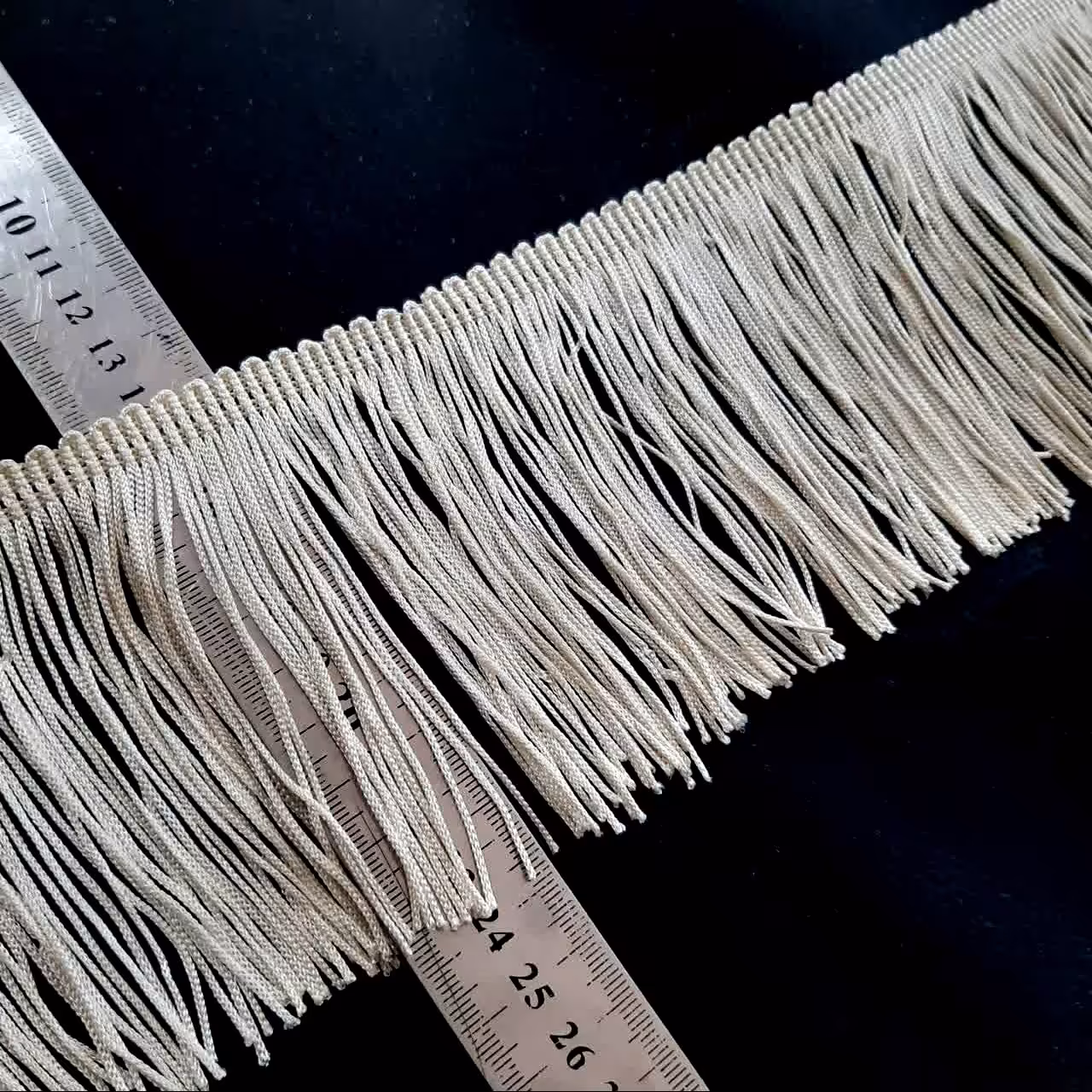 نوار ریشه ابریشمی رنگ شیری عرض 10 سانت خرجکار مانتو و لباس (کد 1227 )