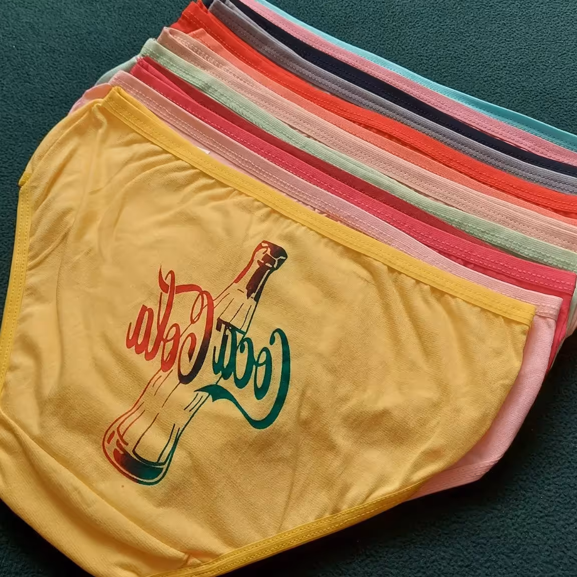 6عدد شورت زنانه مدل کوکاکولا سایز فقط XL  