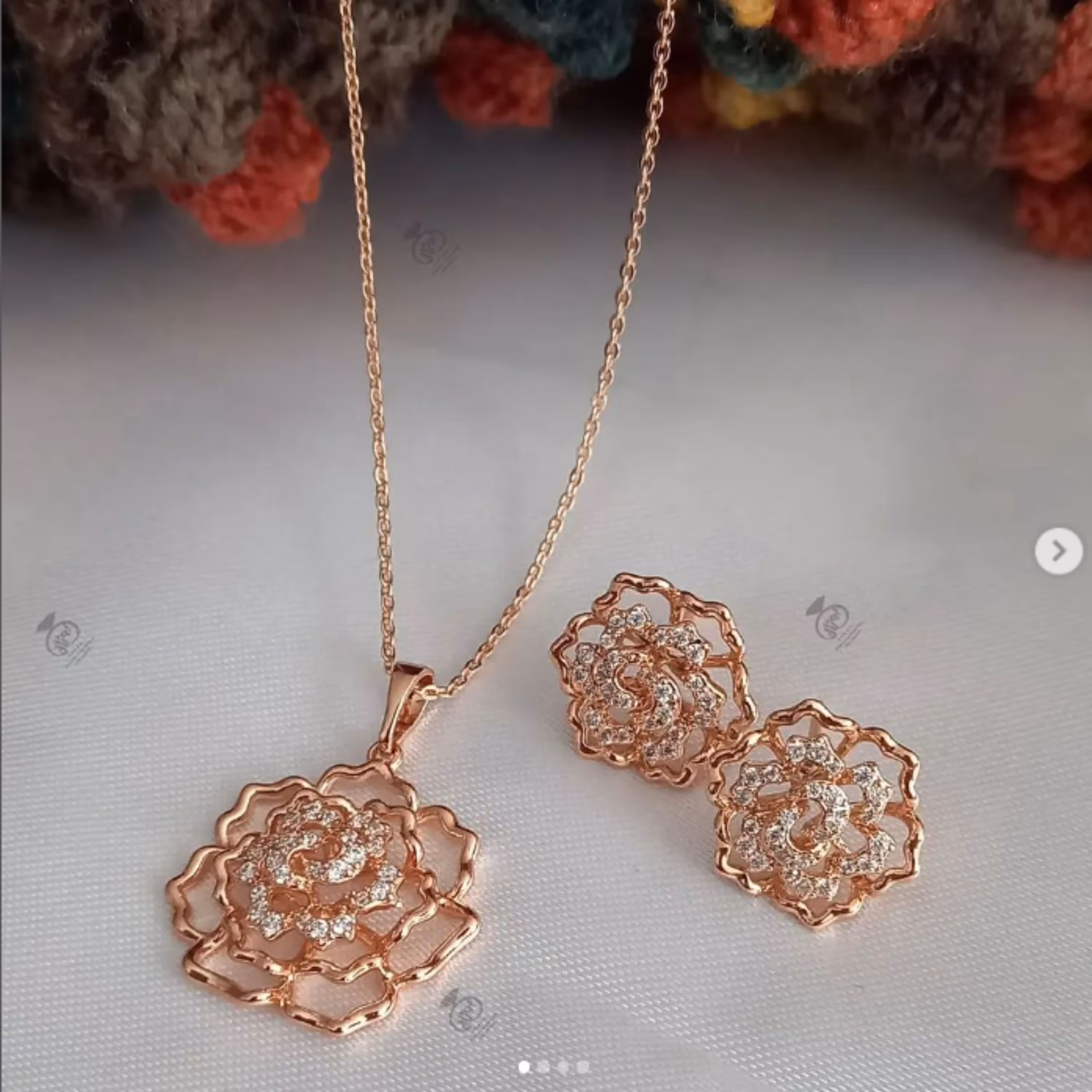 نیمست طرح طلا مدل گل برند ژوپینگ 