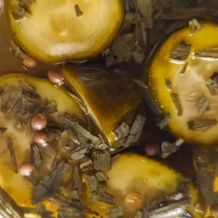 ترشی خیار  تند ومعطر یک کیلویی گیلان.رشت