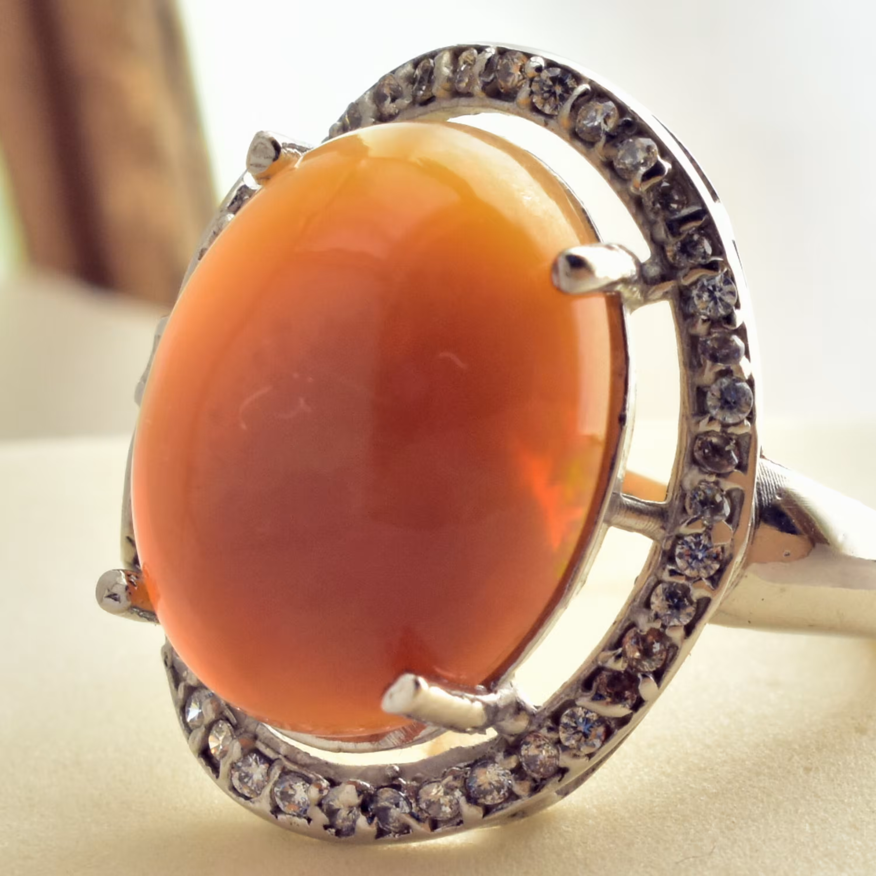 انگشتر زنانه نقره اپال سنگ معدنی  تلالو زیبا آتشین  (فایدار)  آقابزرگ