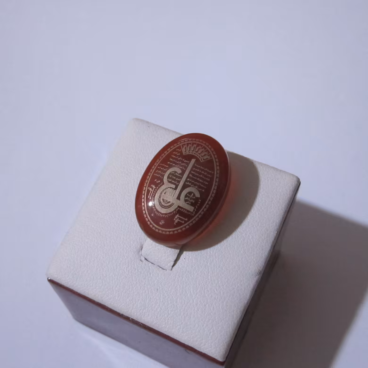 کتیبه ع علی و یتق الله 